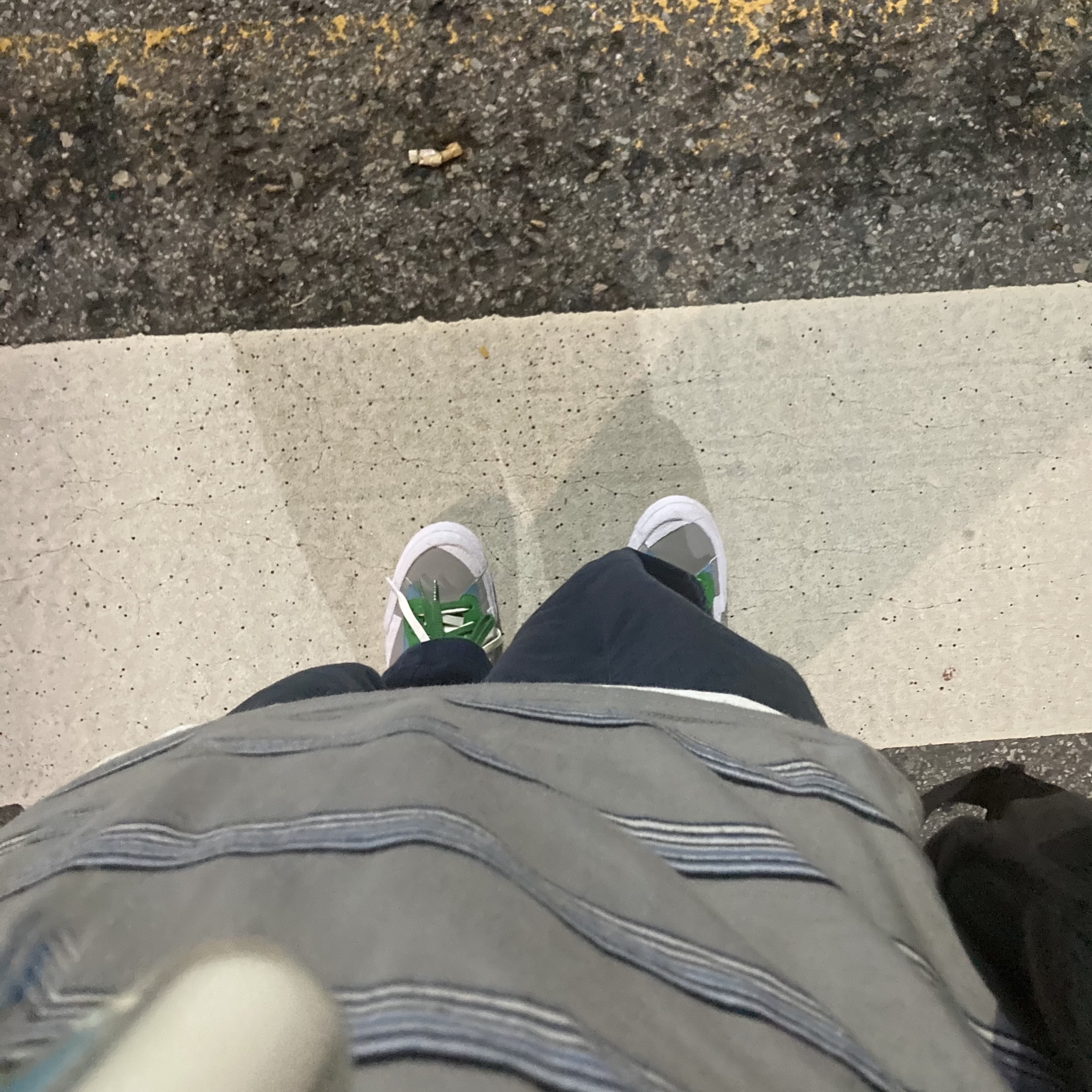 Nike x Sacai Blazer Low Classic Green 착용 스타일 - 2