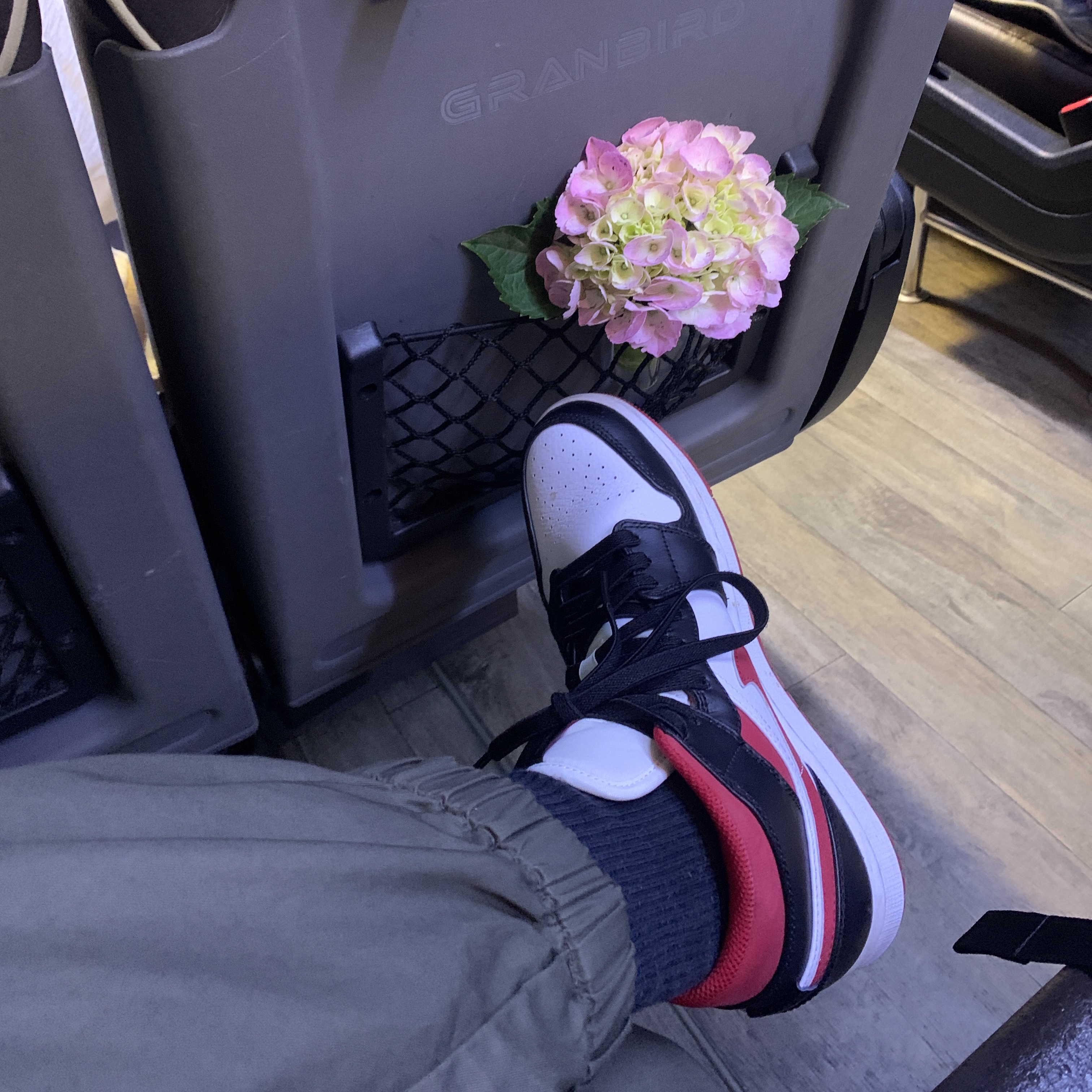 Jordan 1 Mid Gym Red Black White 착용 스타일