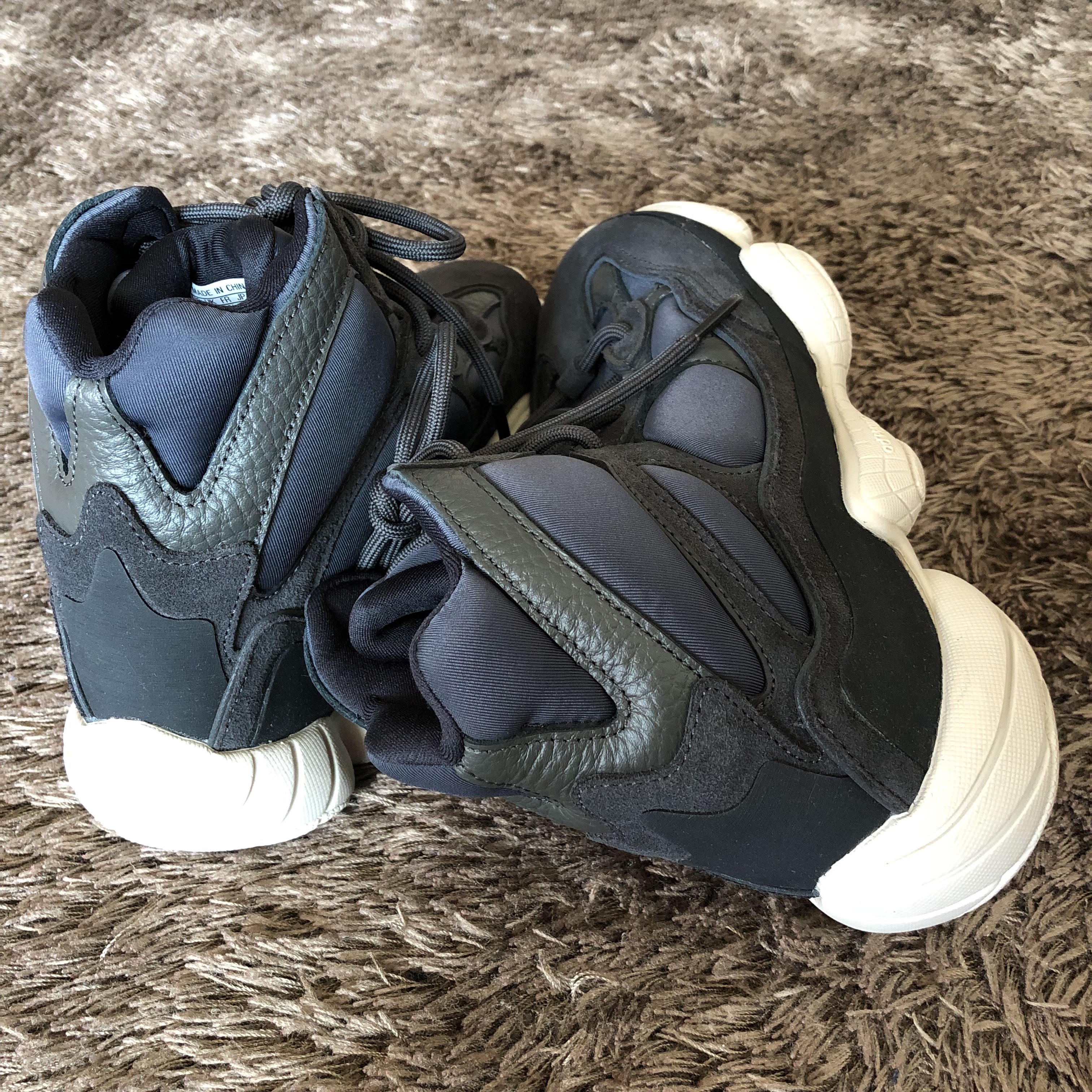 Adidas Yeezy 500 High Slate 착용 스타일 - 4