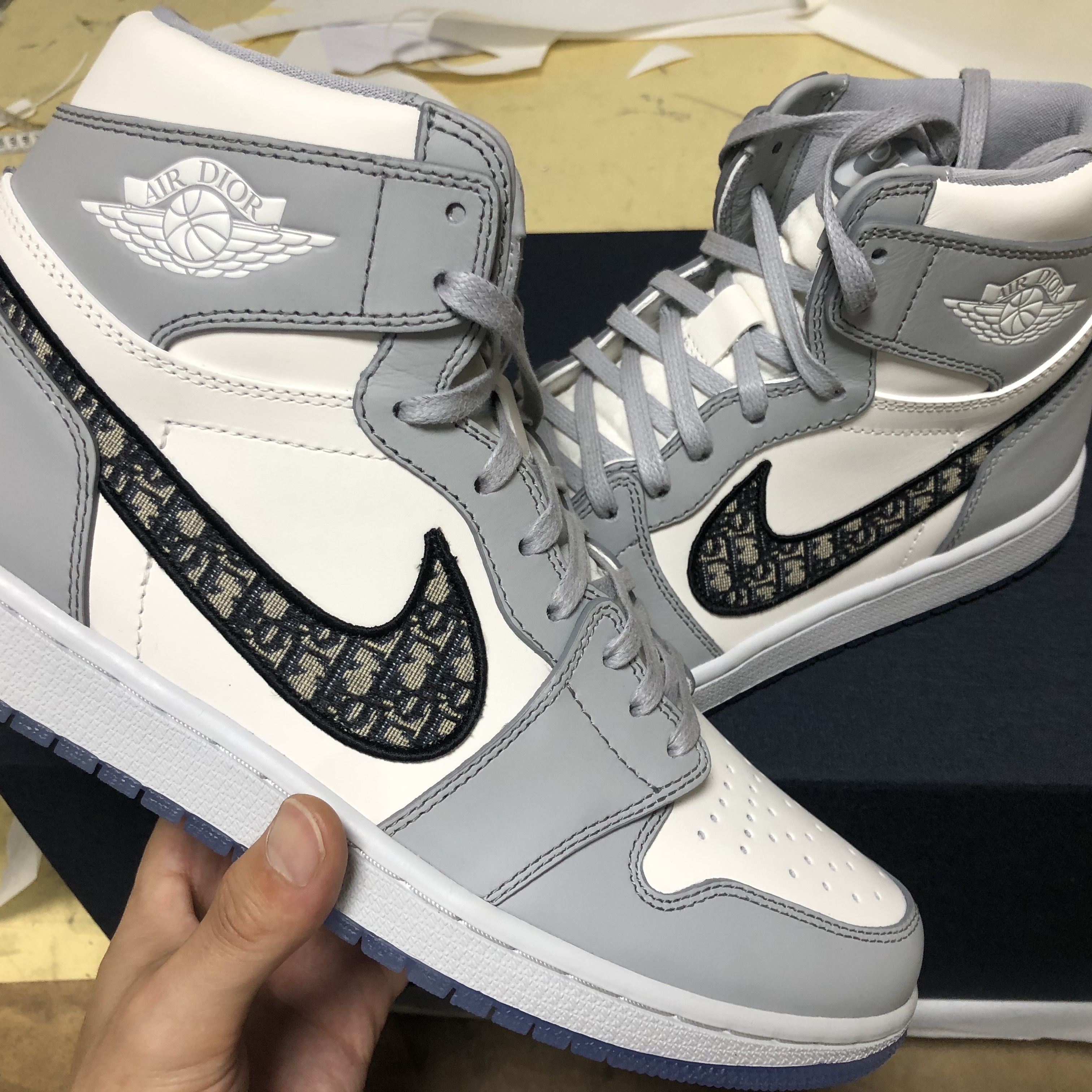Jordan 1 x Dior High OG 착용 스타일 - 1