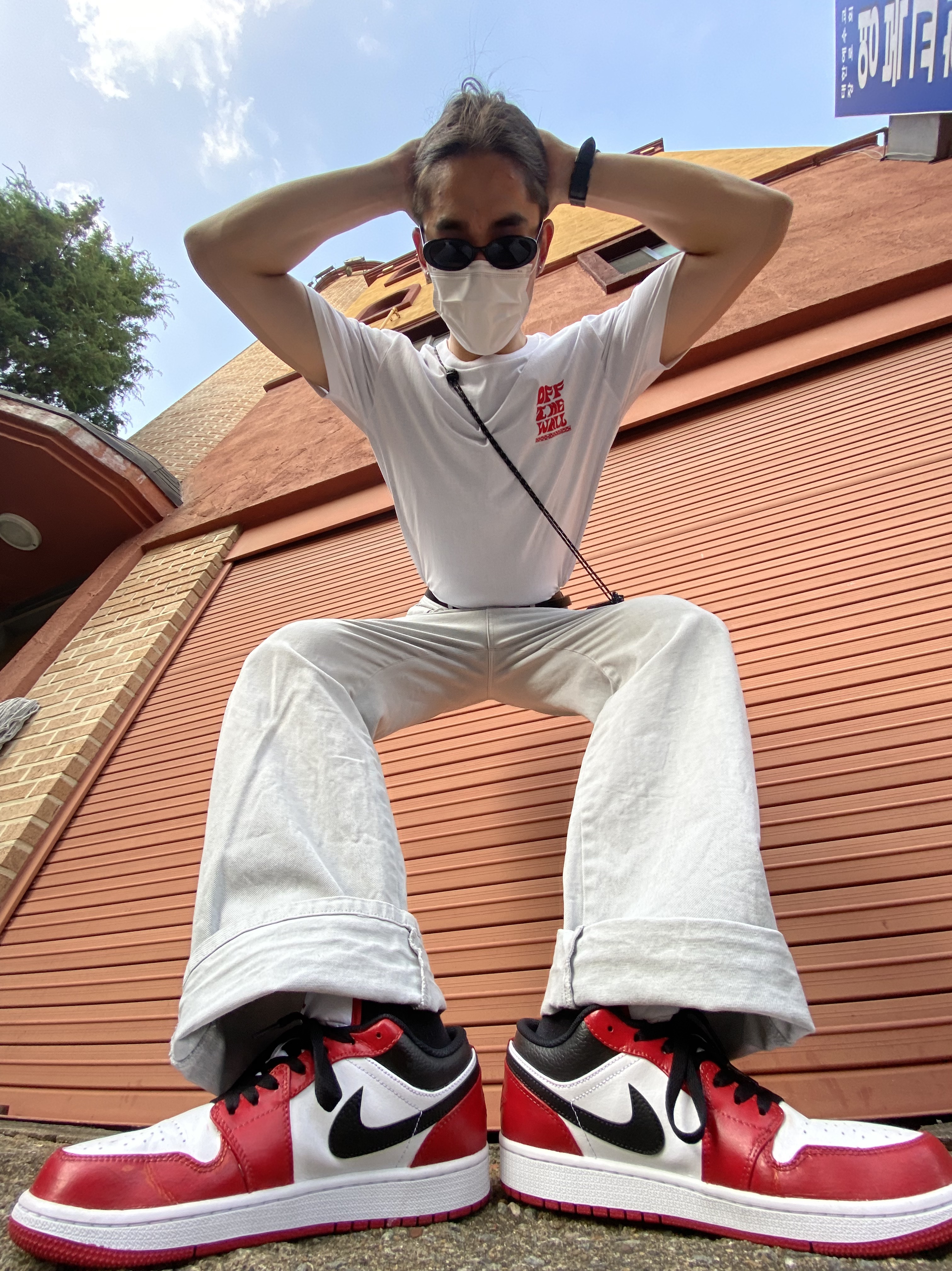 Jordan 1 Low White Red Black 착용 스타일 - 1