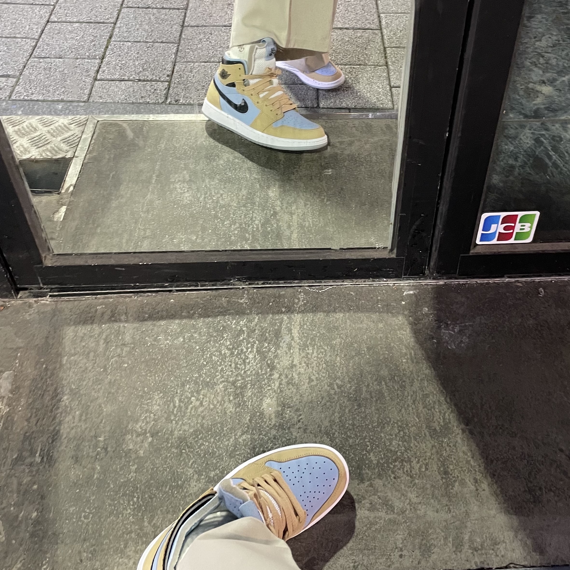 (W) Jordan 1 Zoom Air CMFT Psychic Blue Sesame 착용 스타일 - 2