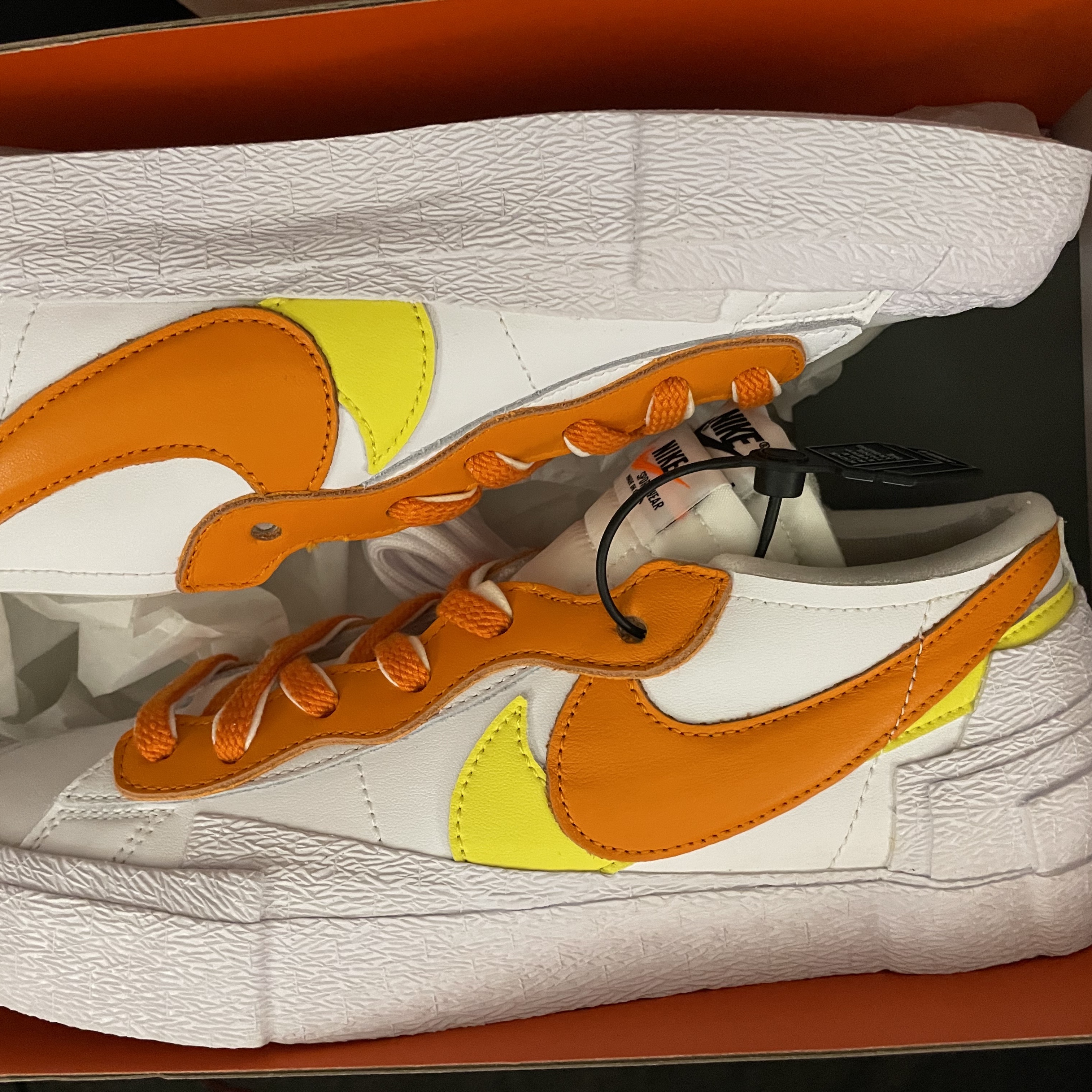 Nike x Sacai Blazer Low Magma Orange 착용 스타일 - 2