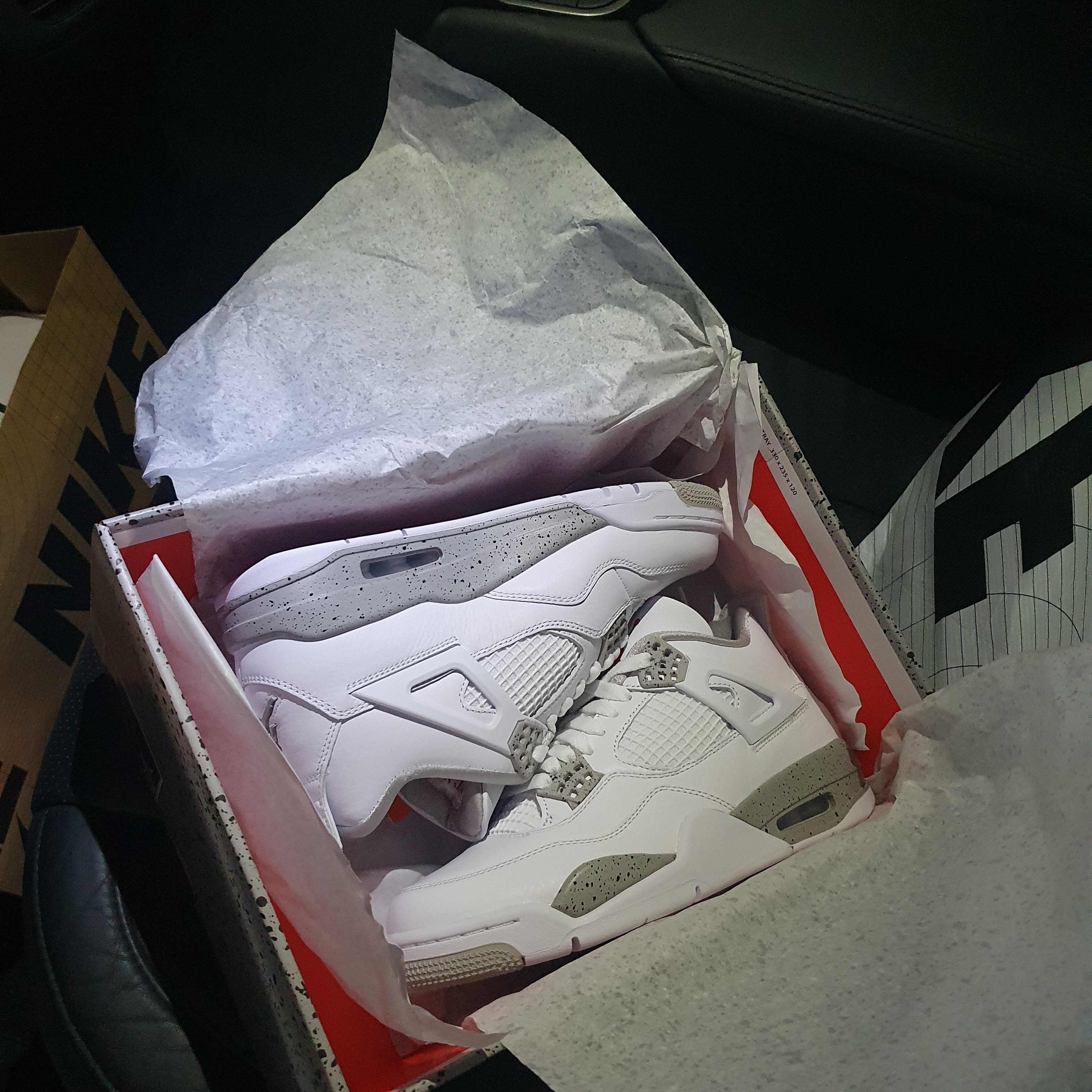 Jordan 4 Retro Tech White 착용 스타일