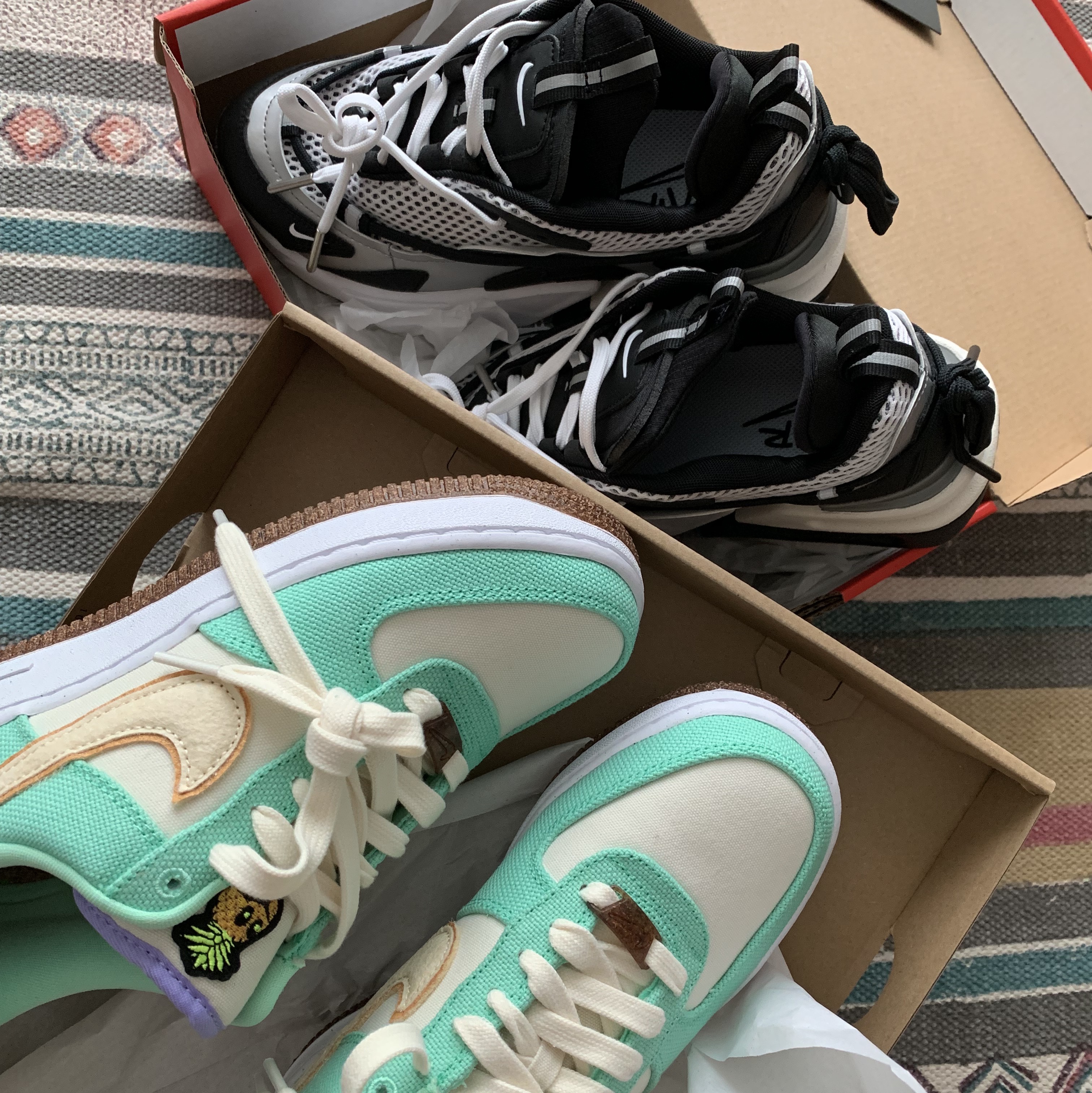(W) Nike Air Max Furyosa Silver and Black 착용 스타일