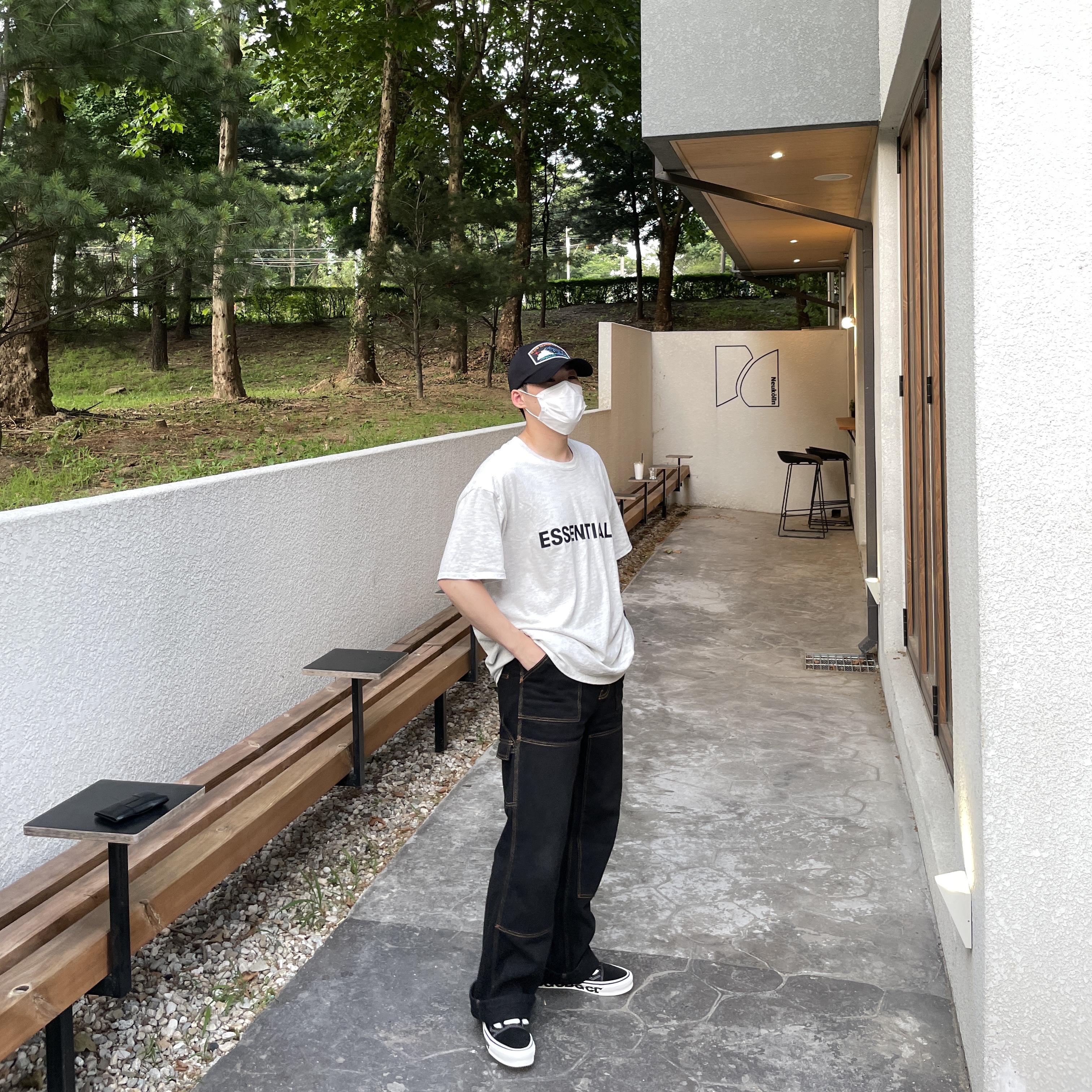 Essentials 3D Silicon Applique Boxy T-Shirt Oatmeal/Oatmeal Heather/Light Heather Oatmeal 2020, Vans Vault x CDG OG Old Skool LX Side Wall 착용 스타일 - 1