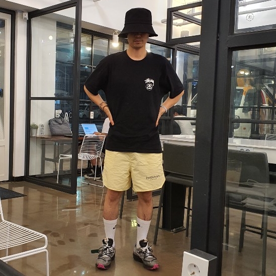 Essentials Volley Shorts Moss - 21SS, (W) Nike x Off-White Vapor Street Black Laser Fuchsia 착용 스타일