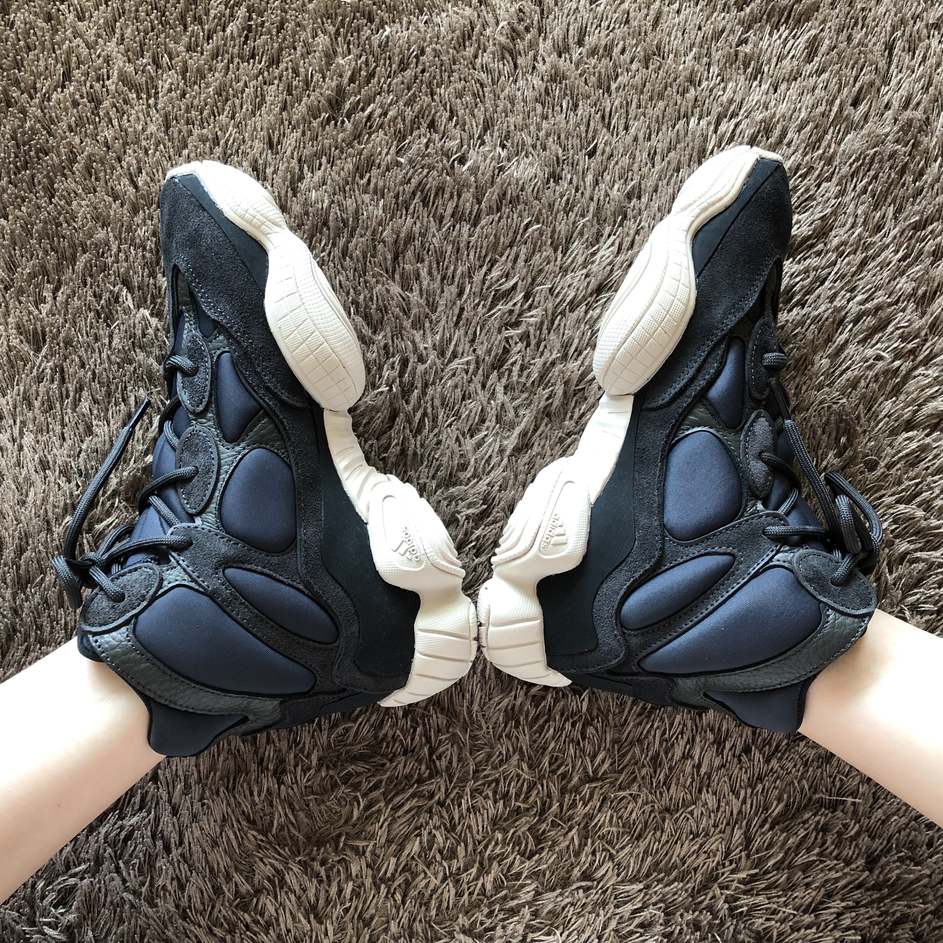 Adidas Yeezy 500 High Slate 착용 스타일 - 1