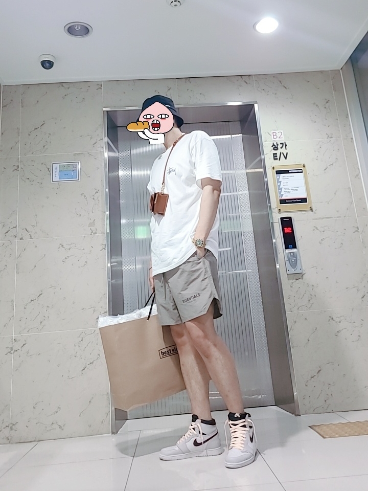 Jordan 1 Retro High OG Defiant SB NYC to Paris, Stussy Ocean Dream T-Shirt White 착용 스타일 - 1