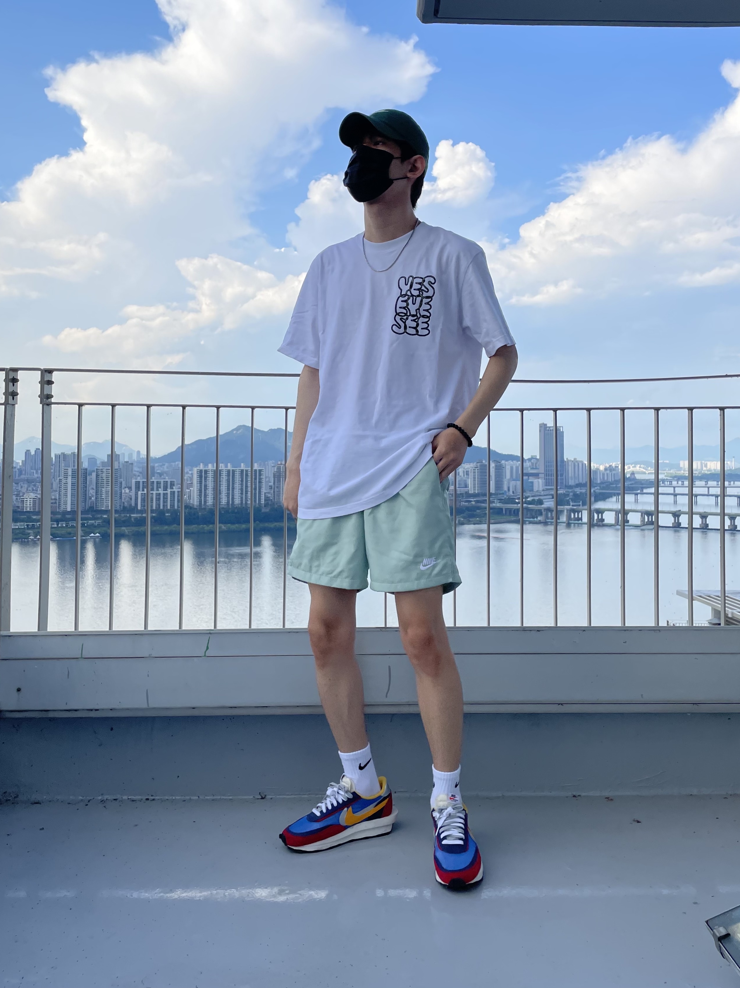 Nike x Sacai LDWaffle Blue Multi 착용 스타일 - 1