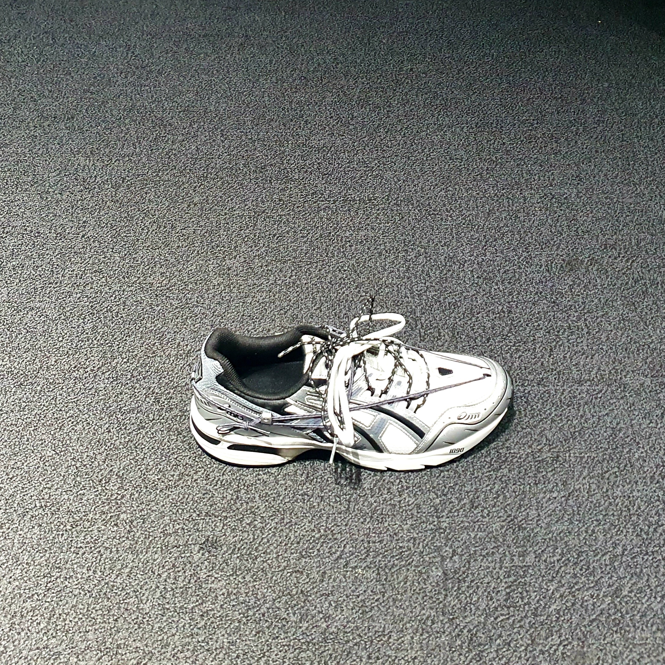 Asics x Andersson Bell Gel-1090 Glacier Grey Silver 착용 스타일