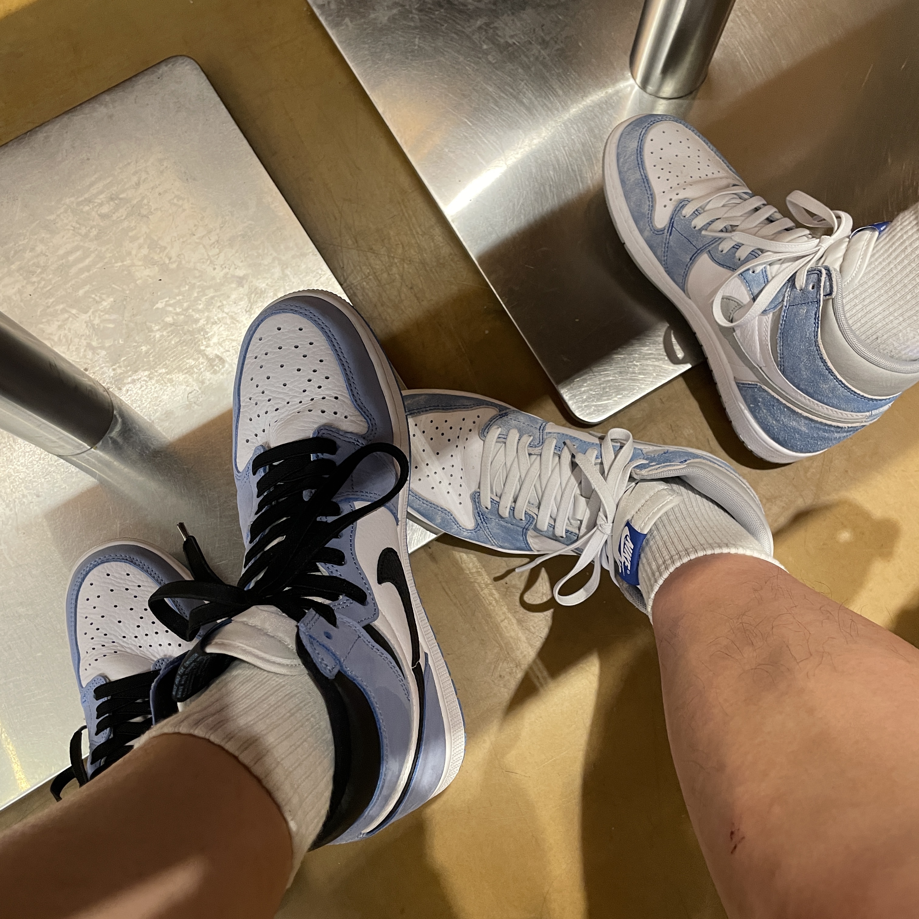 Jordan 1 Retro High OG University Blue, Jordan 1 Retro High OG Hyper Royal 착용 스타일