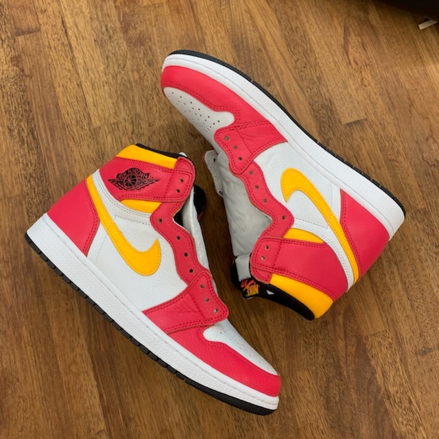 Jordan 1 Retro High OG Light Fusion Red 착용 스타일 - 2