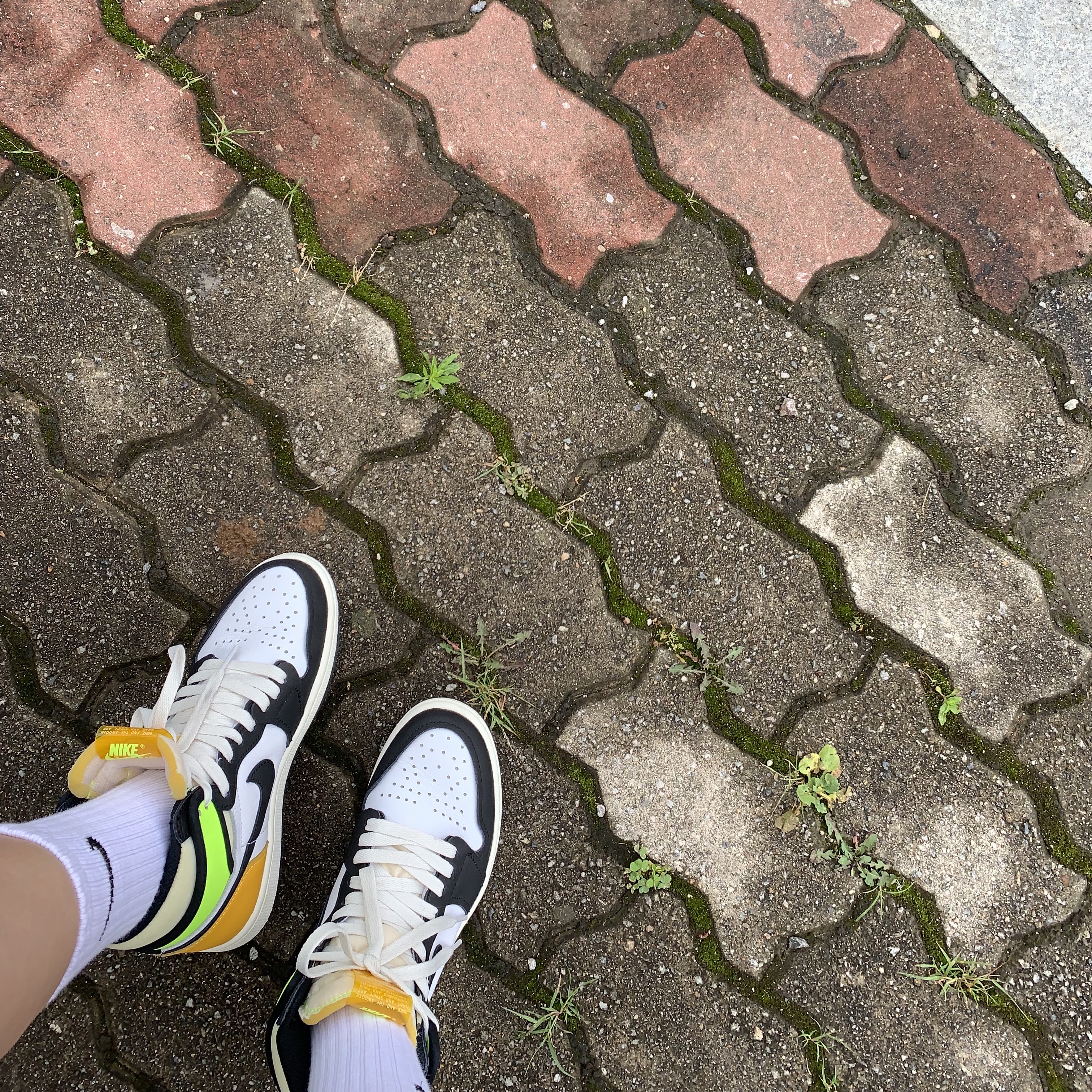 Jordan 1 Retro High OG Volt Gold 착용 스타일