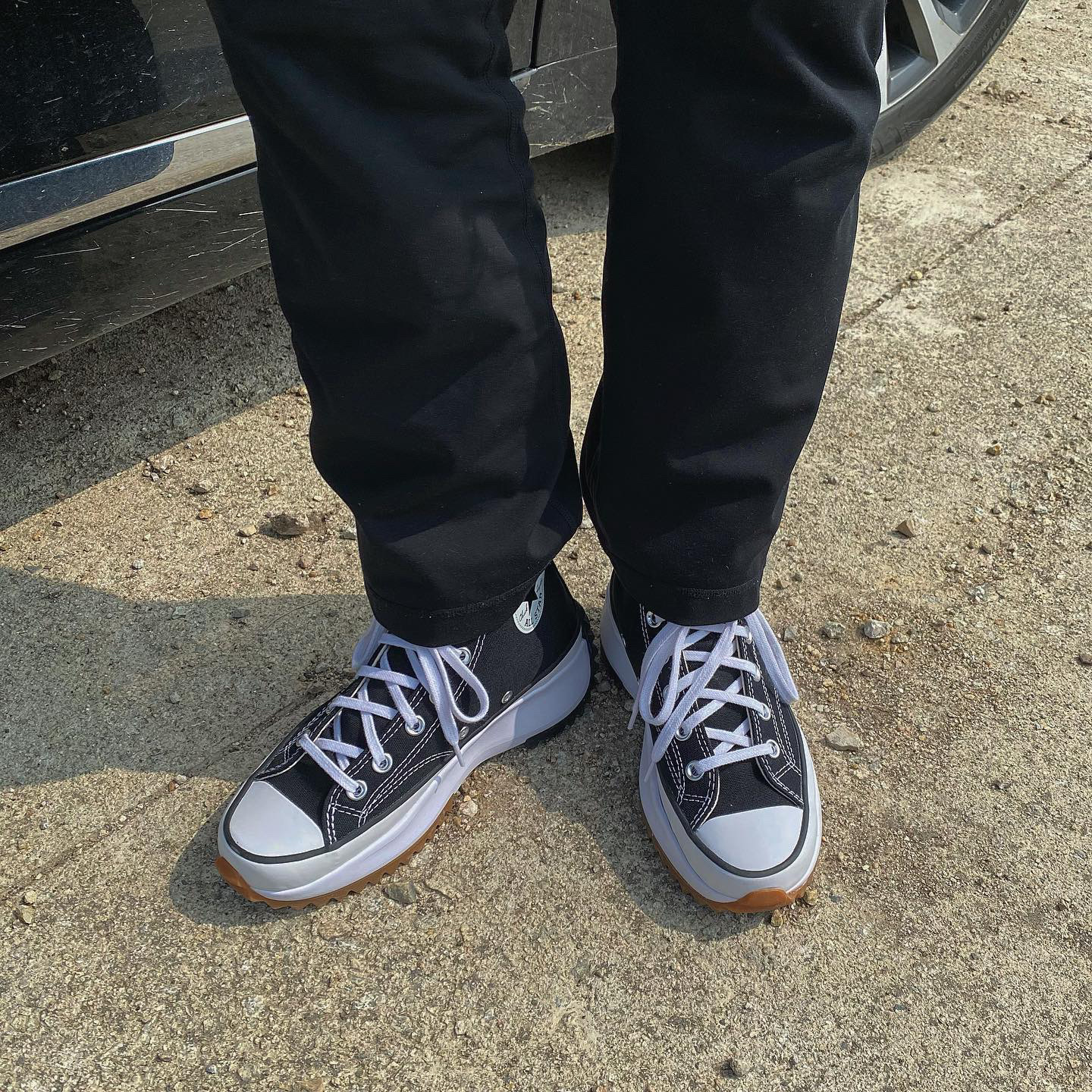 Converse Run Star Hike Hi Black White Gum 착용 스타일 - 1