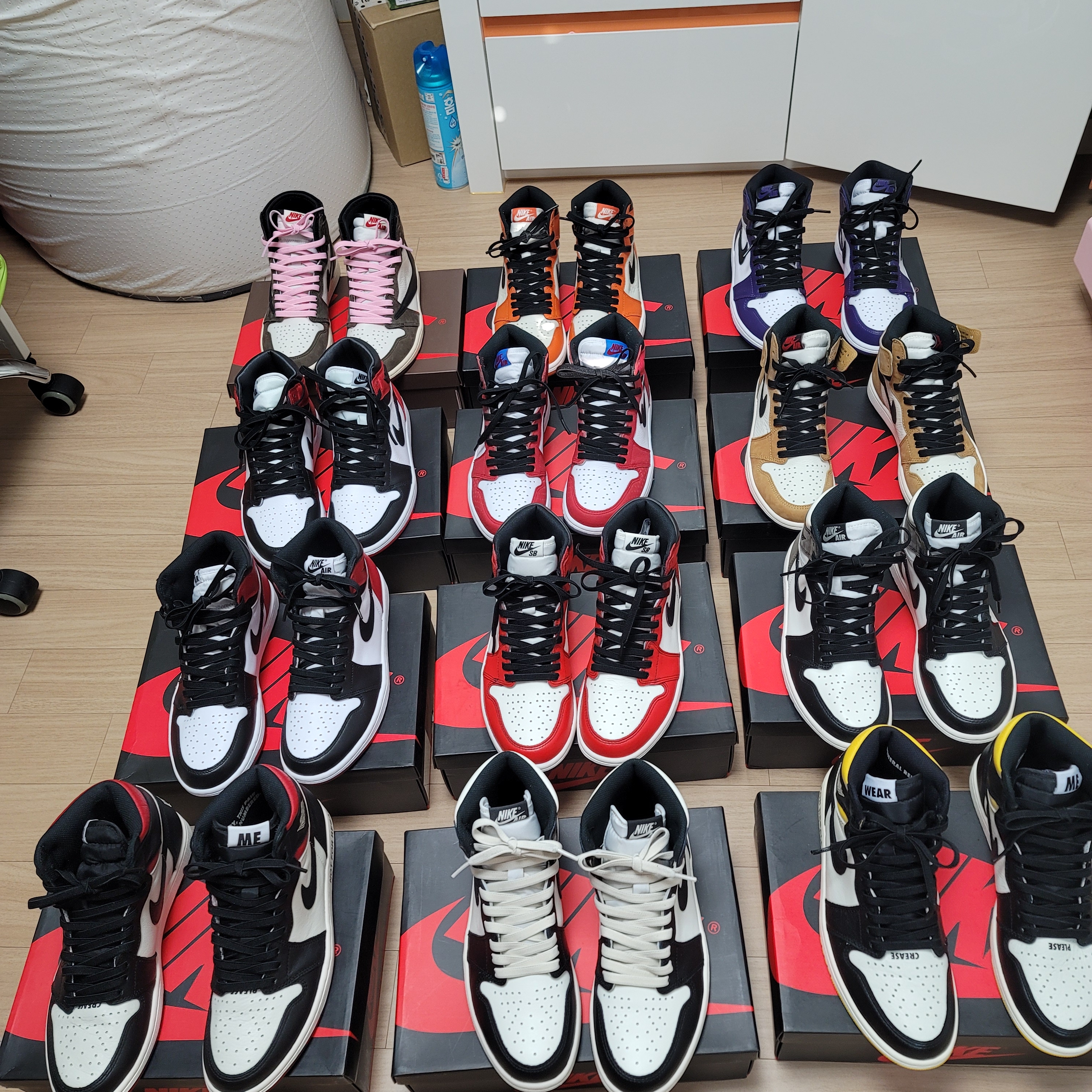 Jordan 1 x Travis Scott Retro High OG SP Mocha, (W) Jordan 1 Retro High Satin Black Toe 착용 스타일 - 1