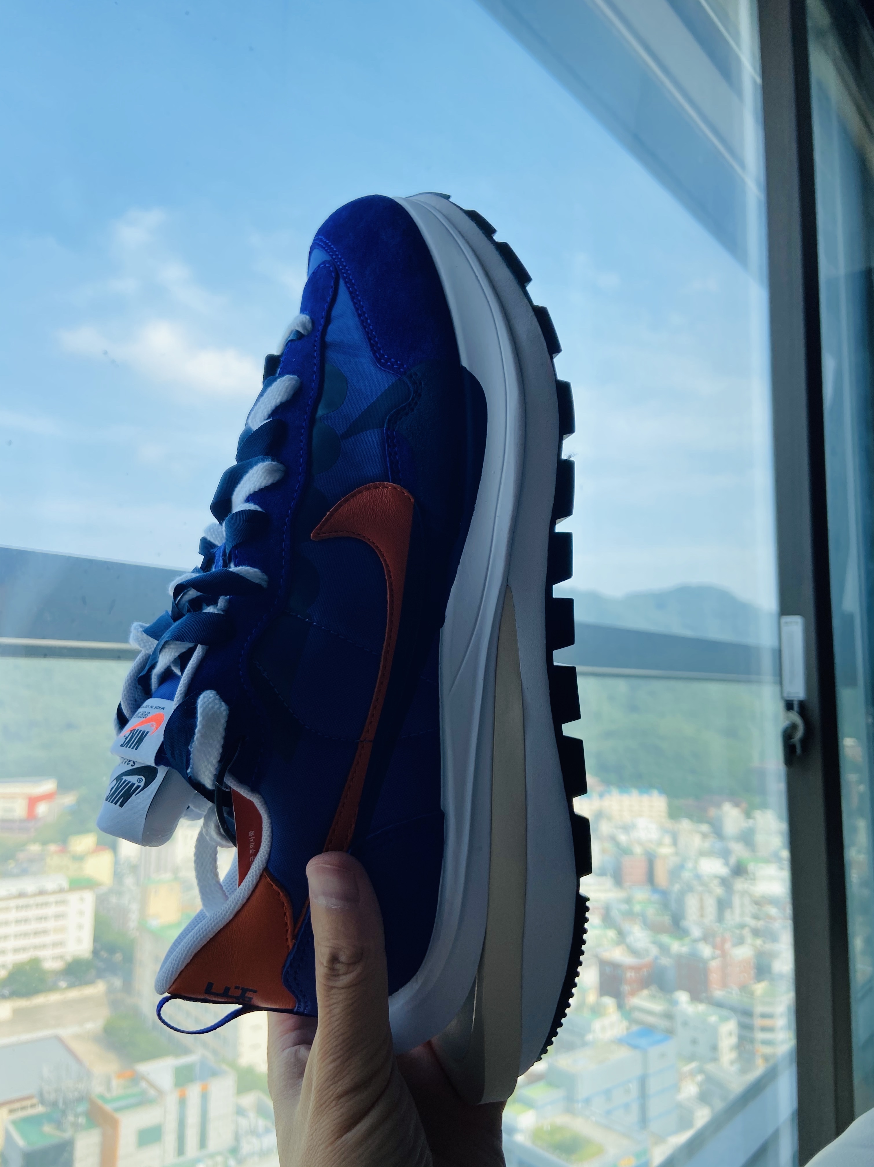 Nike x Sacai VaporWaffle Dark Iris 착용 스타일