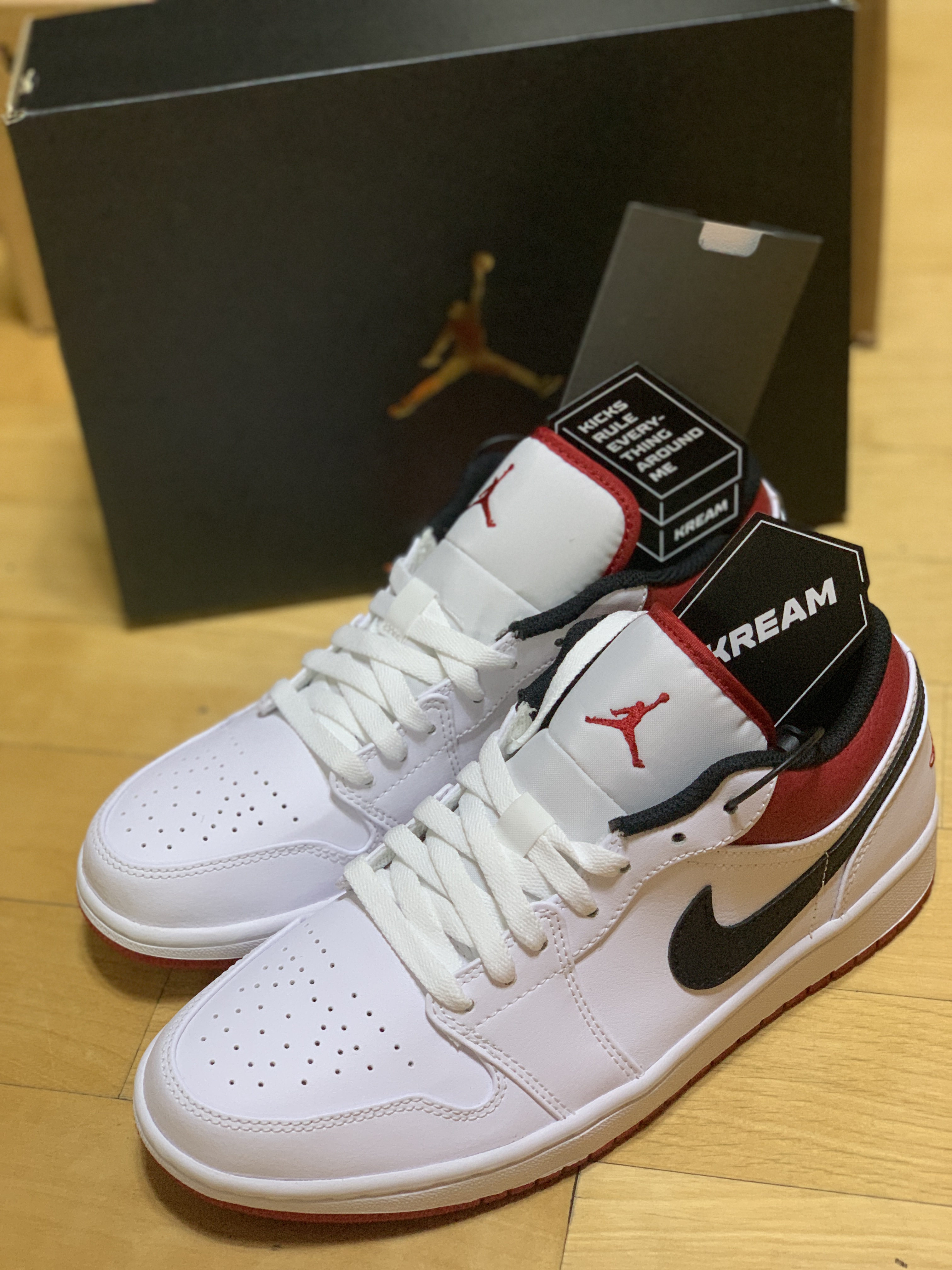 Jordan 1 Low White Red Black 착용 스타일