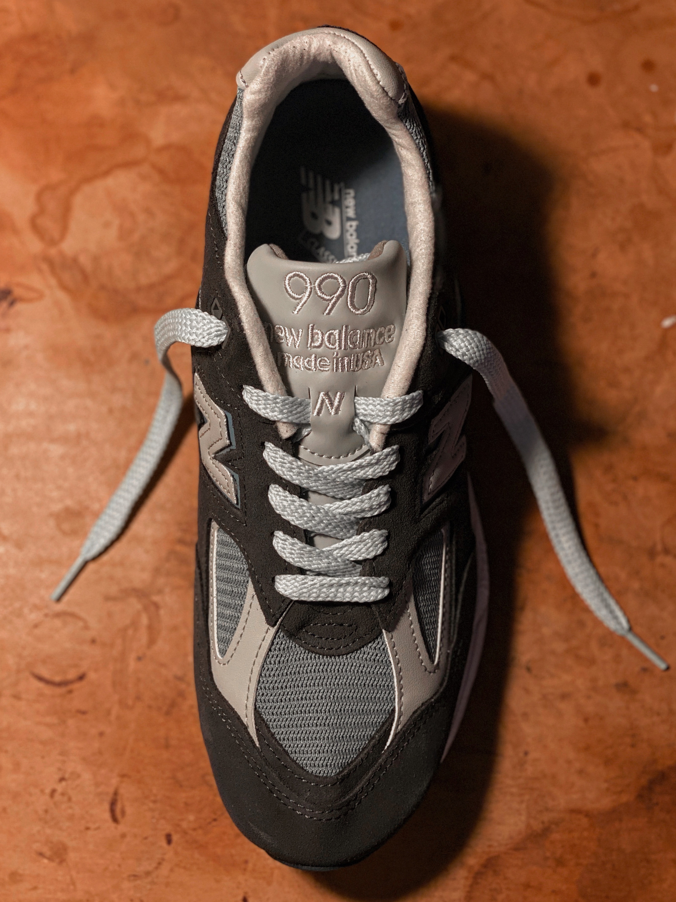 New Balance x Kith 990v2 CL Steel Blue 착용 스타일