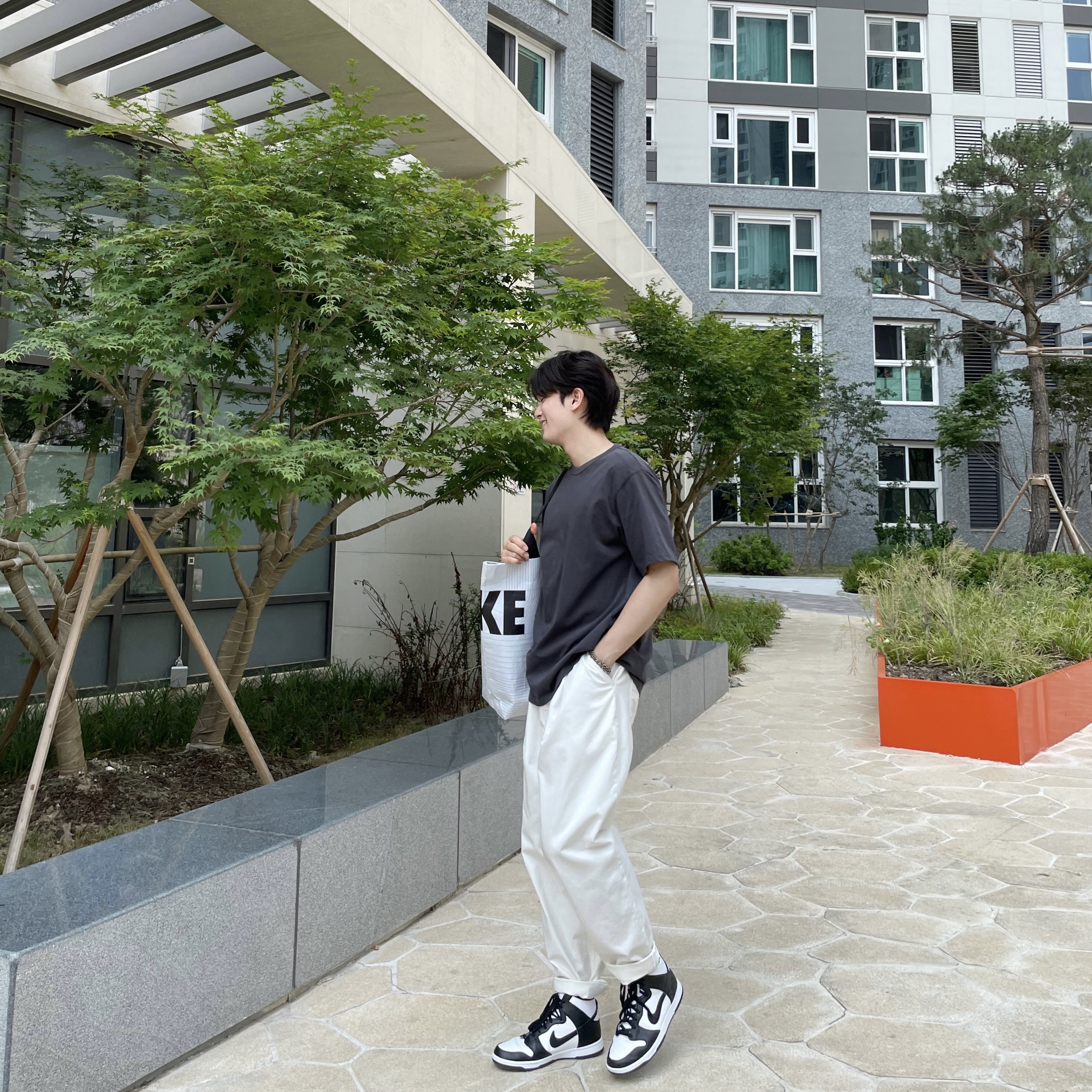 Nike Dunk High Retro Black and White 착용 스타일