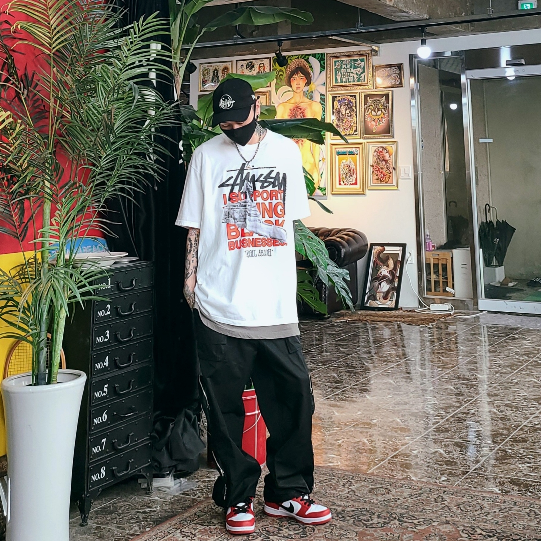 Stussy x Off-White 40 WT T-Shirt, Nike SB Dunk Low Pro Chicago 착용 스타일