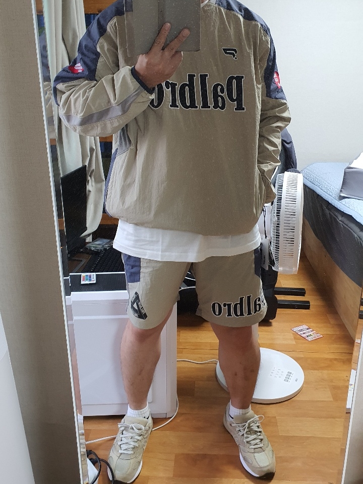 Palace Sports Shell Crew Tan - 21SS, Palace Sports Shell Shorts Tan - 21SS 착용 스타일