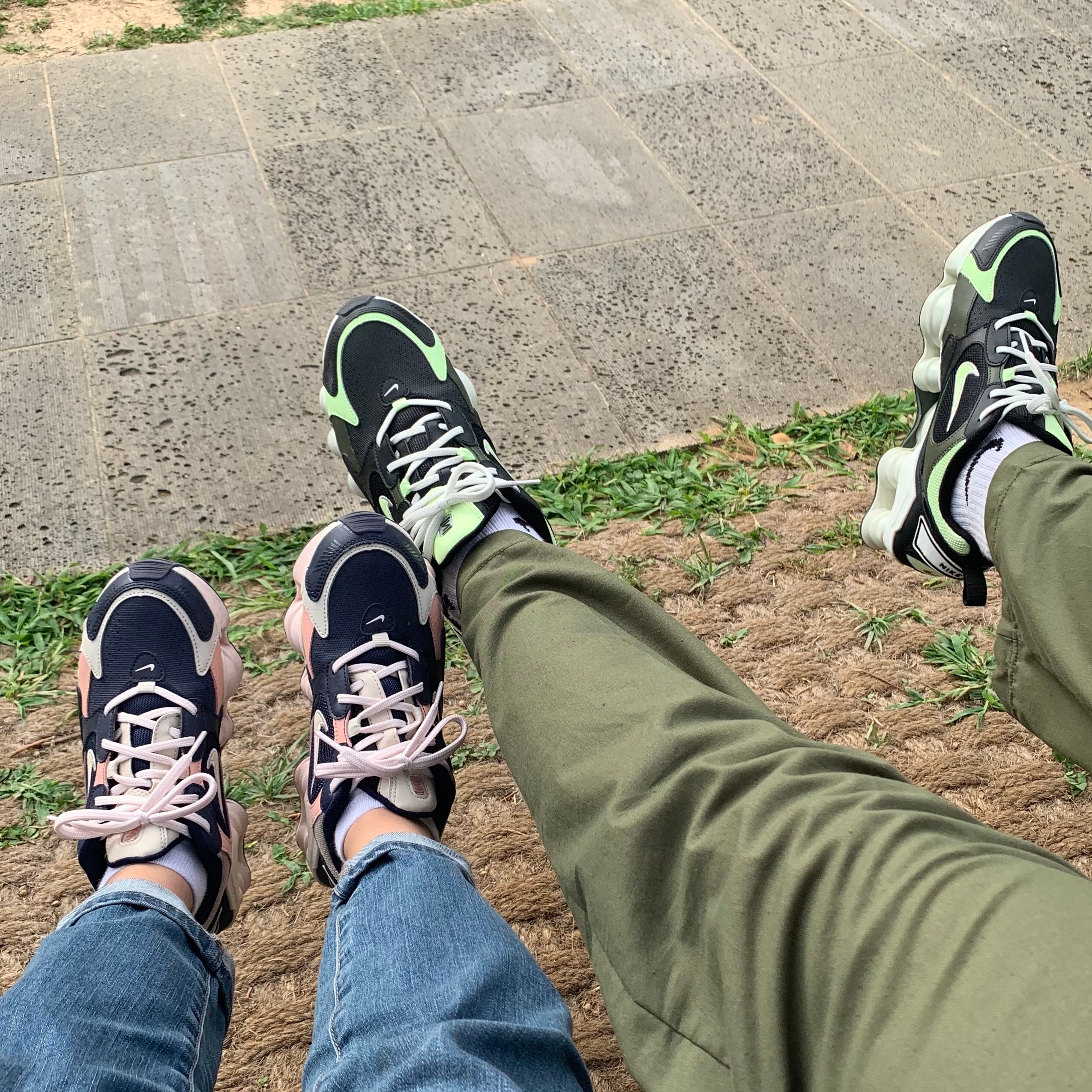 (W) Nike Shox Nova Obsidian Pink, (W) Nike Shox Nova Black Barely Volt 착용 스타일