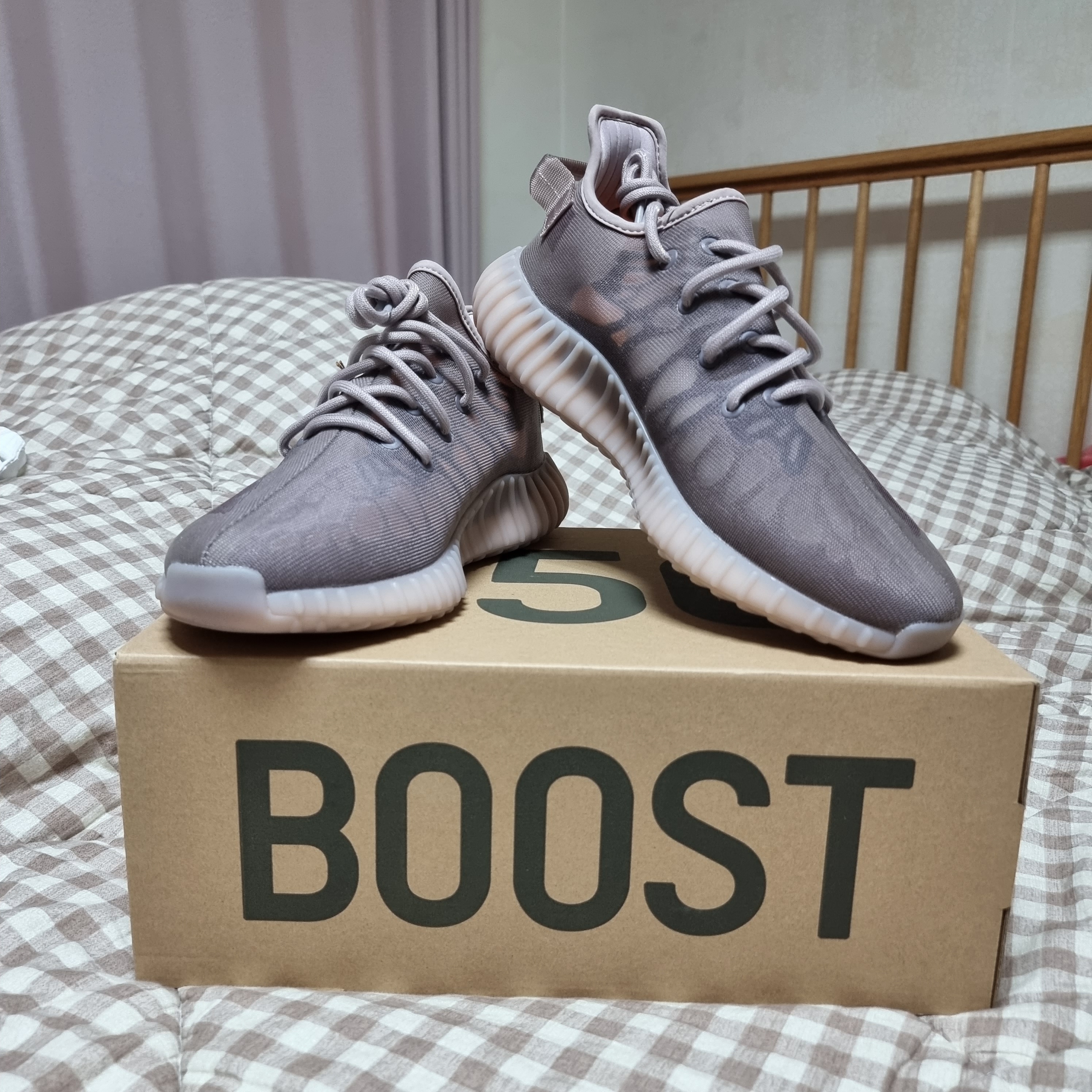 Adidas Yeezy Boost 350 V2 Mono Mist 착용 스타일 - 2