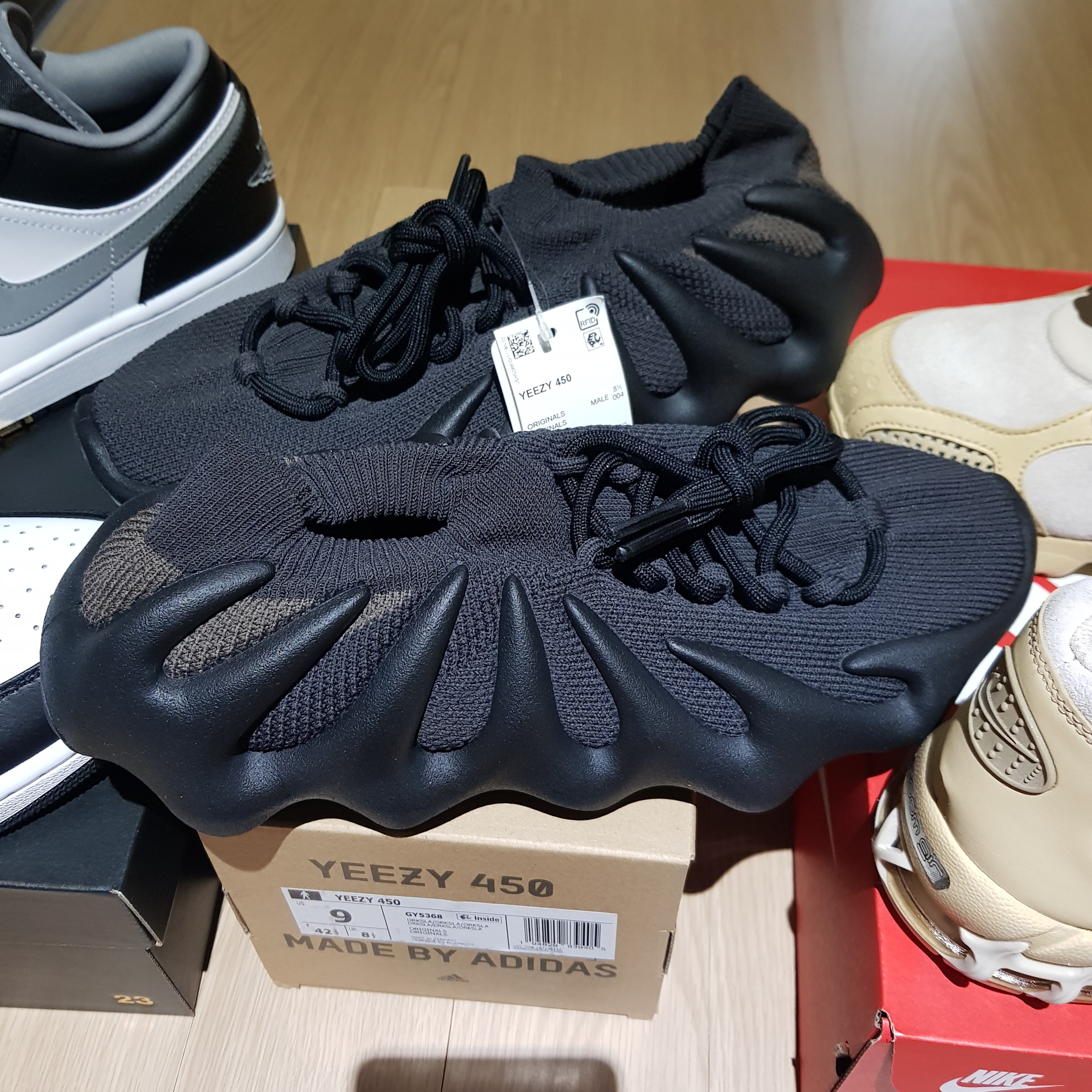Nike Air Zoom Spiridon Cage 2 SE Sesame, Adidas Yeezy 450 Dark Slate 착용 스타일 - 3