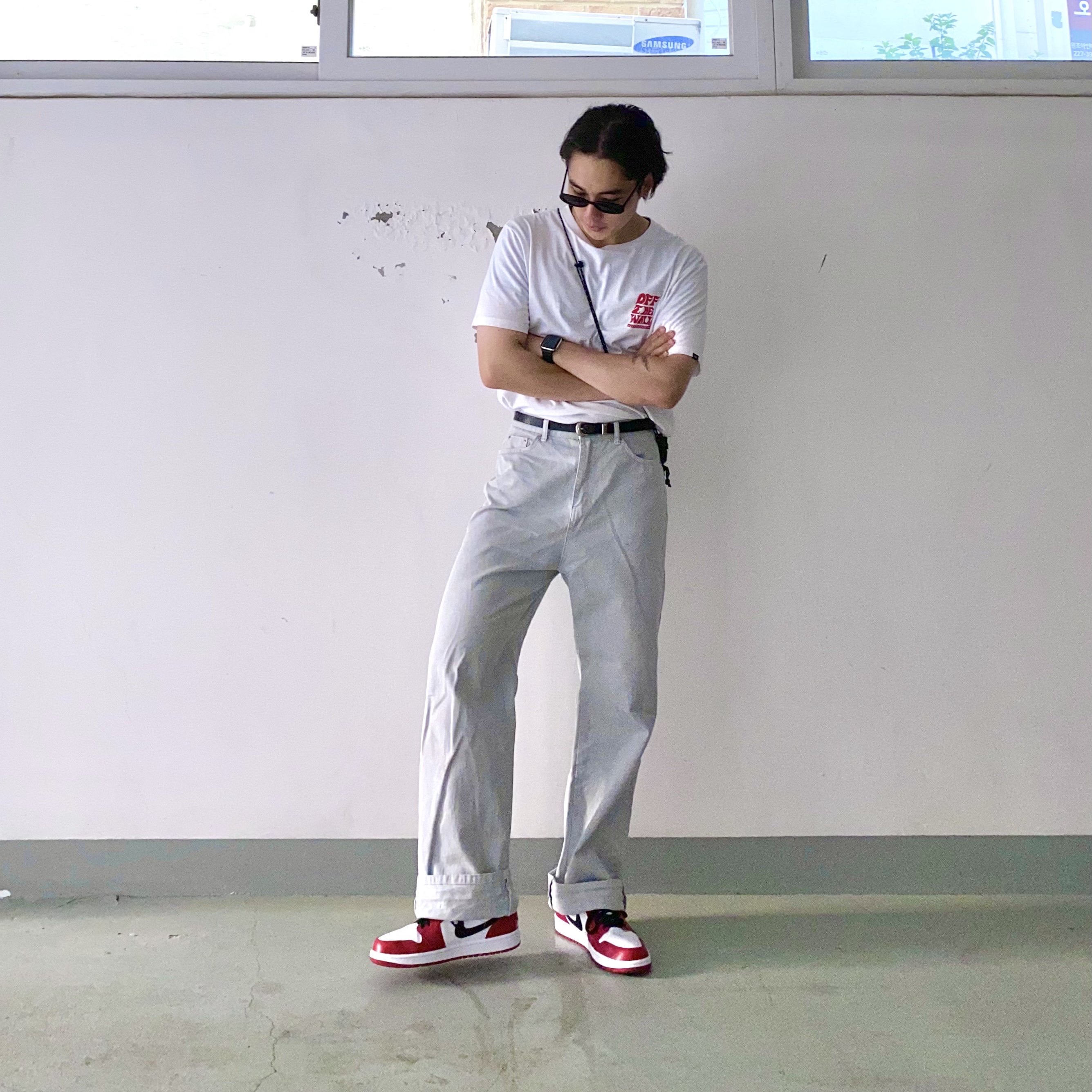 Jordan 1 Low White Red Black 착용 스타일 - 1