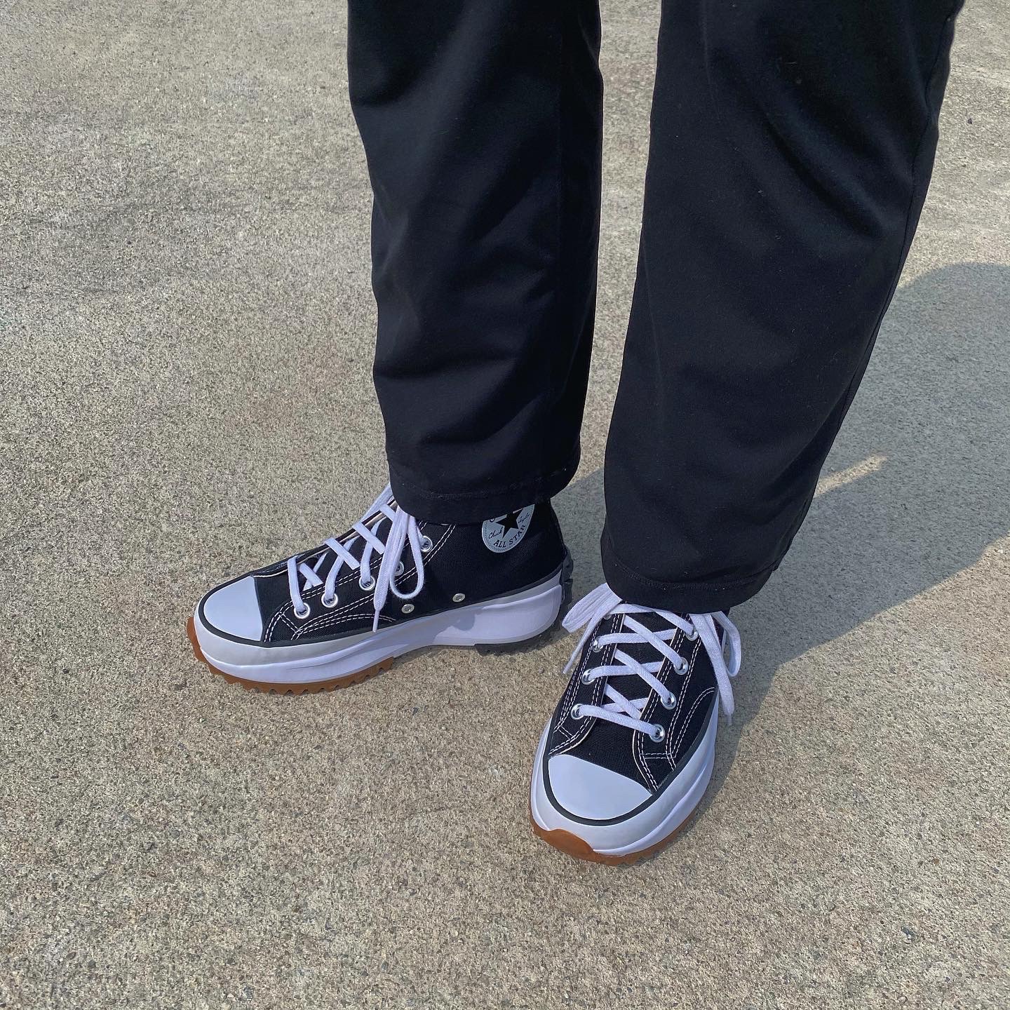 Converse Run Star Hike Hi Black White Gum 착용 스타일 - 2