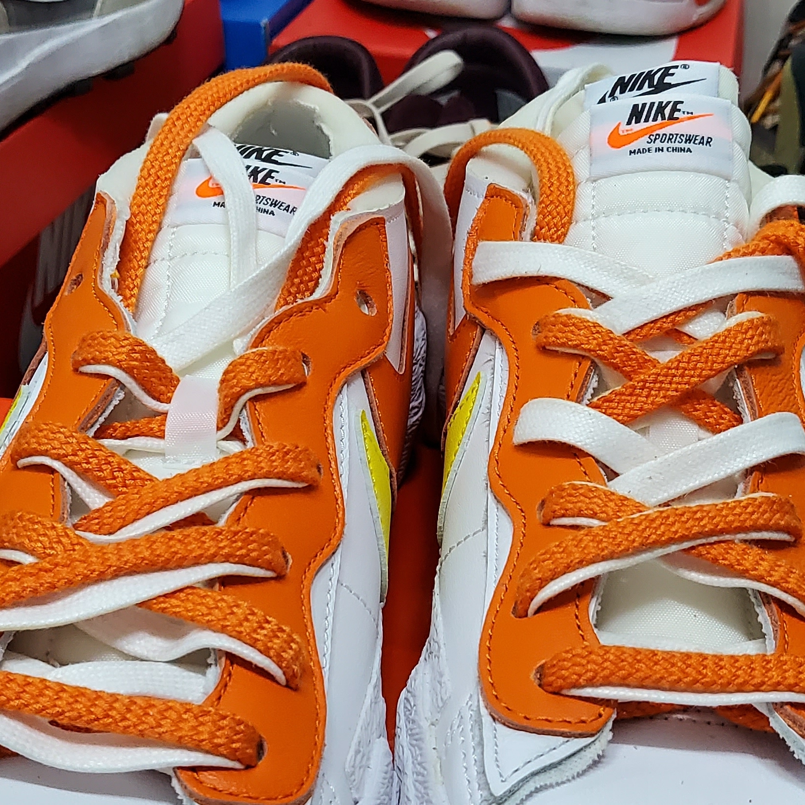 Nike x Sacai Blazer Low Magma Orange 착용 스타일 - 2