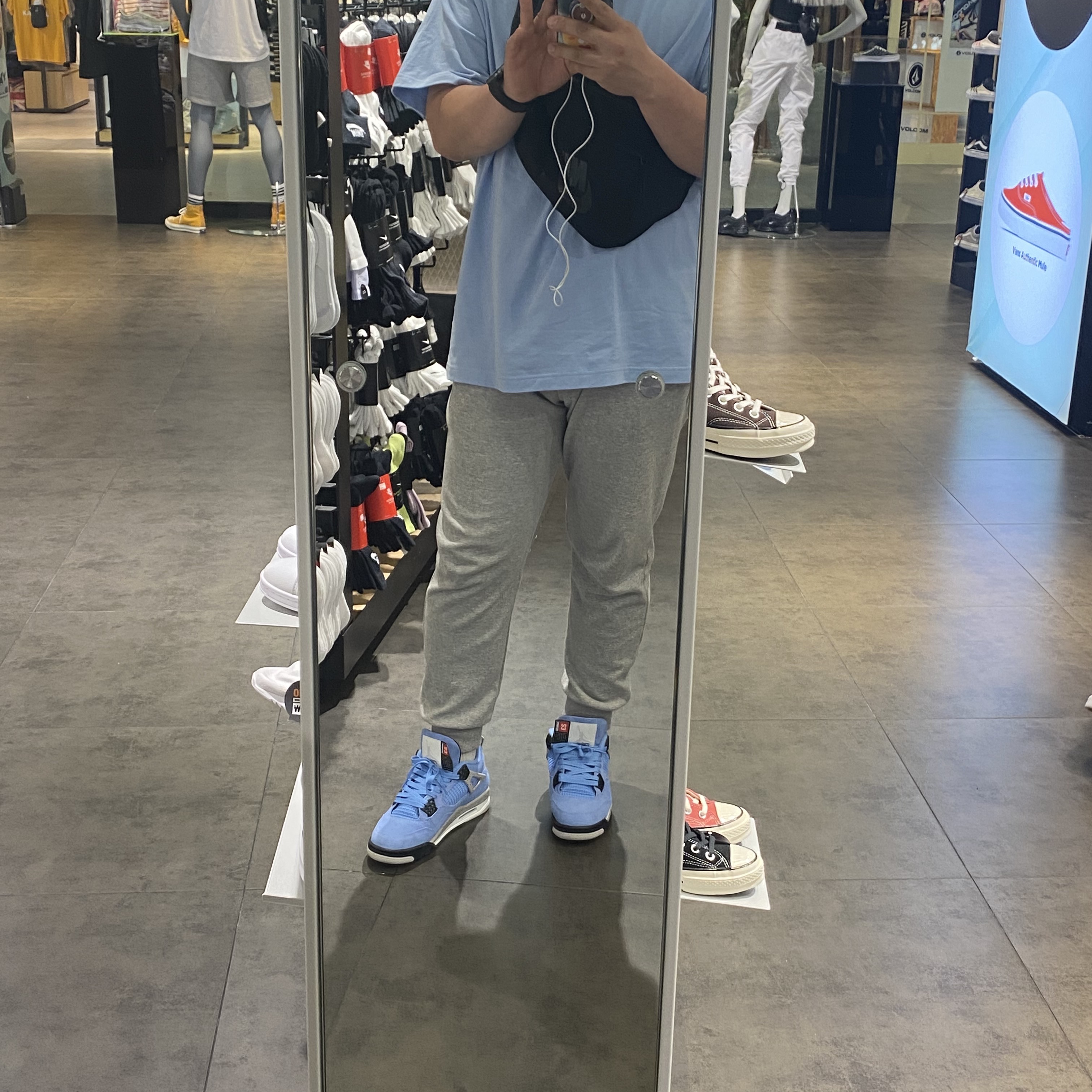 Jordan 4 Retro University Blue, Nike NRG Solo Swoosh T-Shirt Psychic Blue - US/EU 착용 스타일 - 1