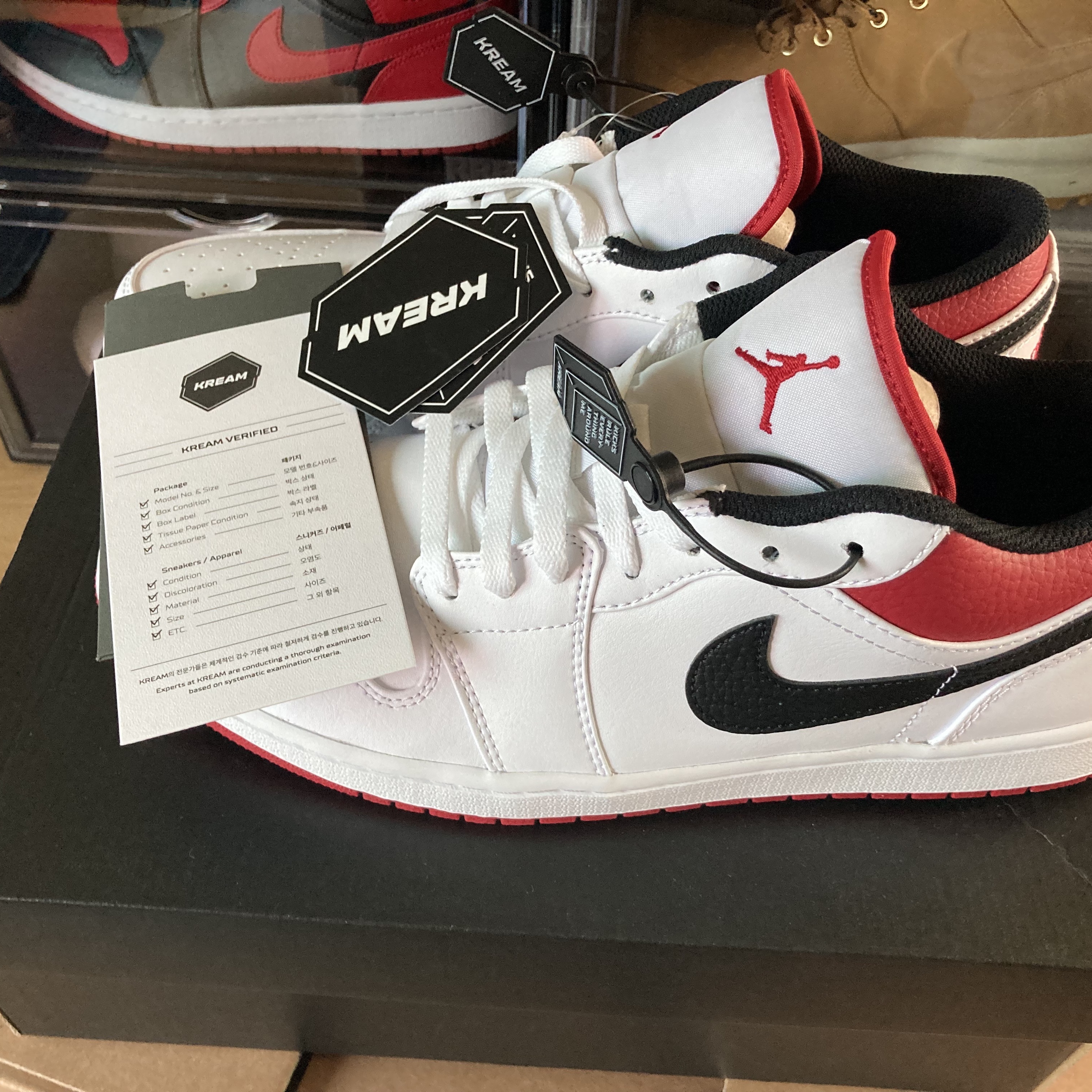 Jordan 1 Low White Red Black 착용 스타일 - 1