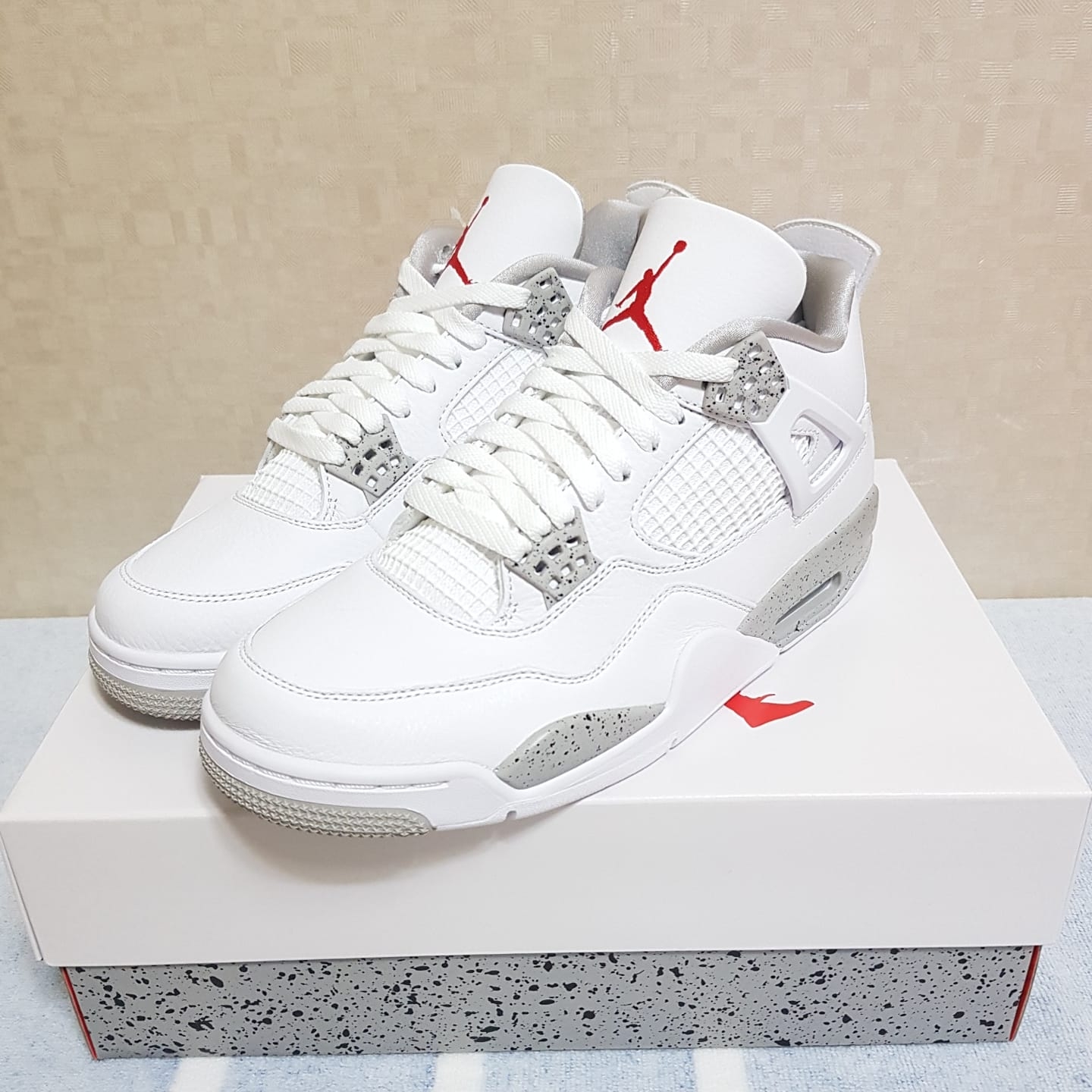 Jordan 4 Retro Tech White 착용 스타일