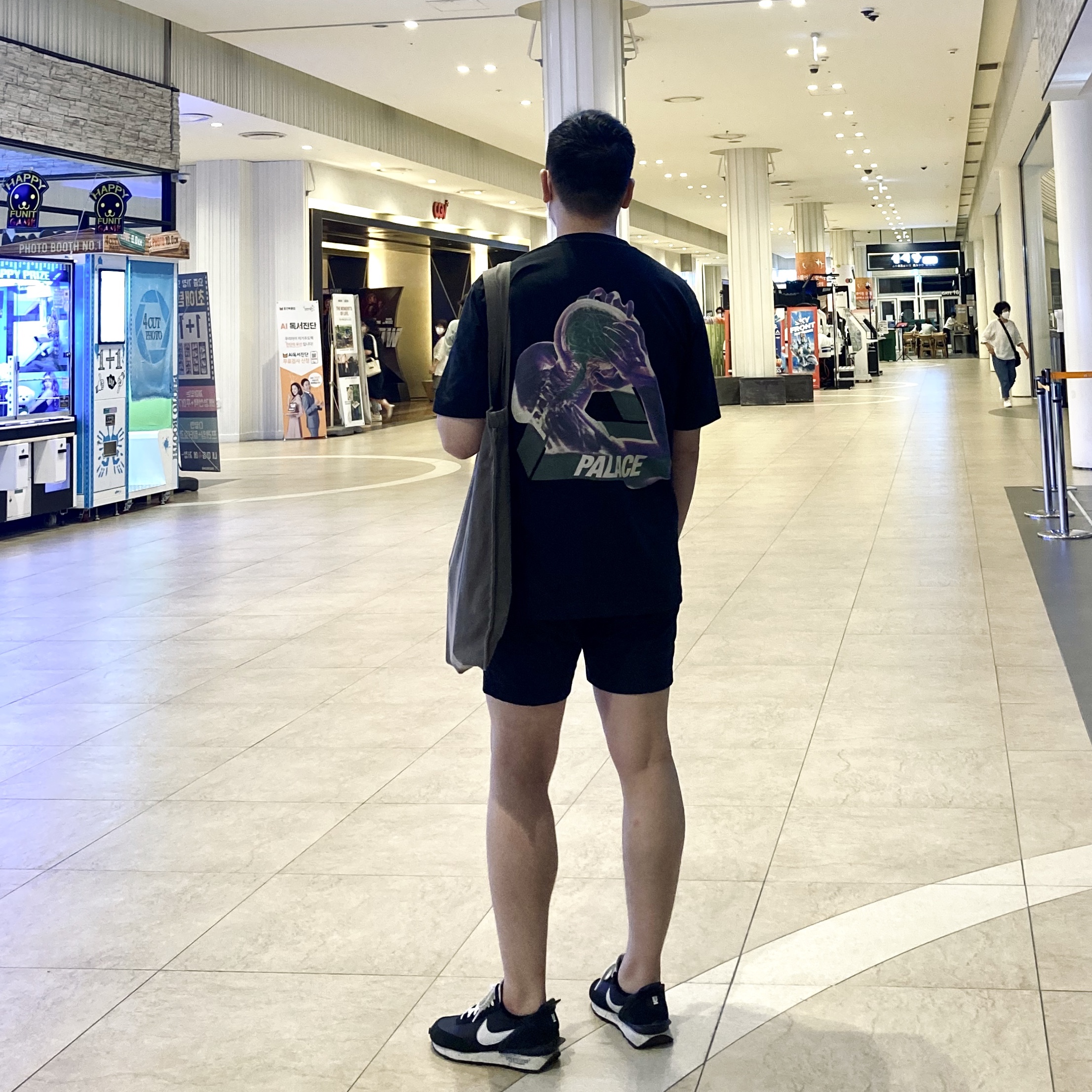 Palace Tri-Gaine T-Shirt Black - 20SS, Nike x Undercover Daybreak Black 착용 스타일