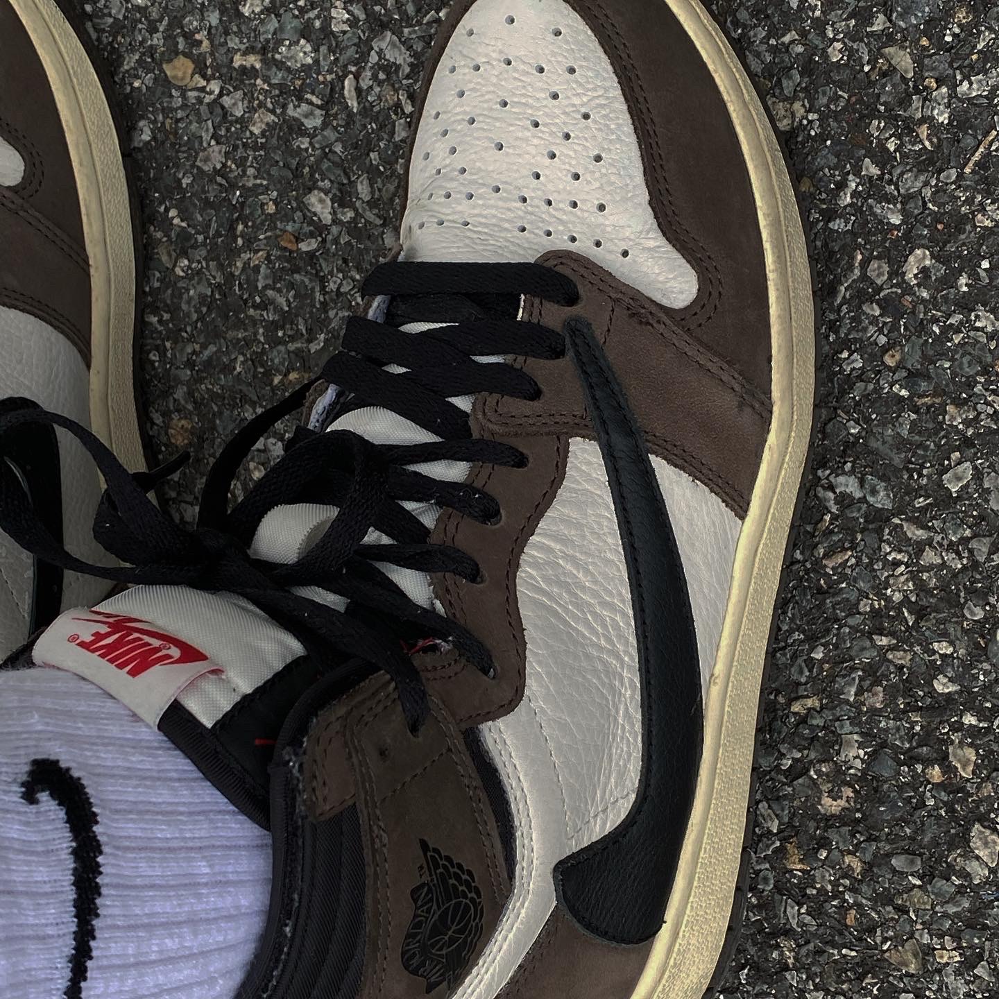 Jordan 1 x Travis Scott Retro High OG SP Mocha 착용 스타일