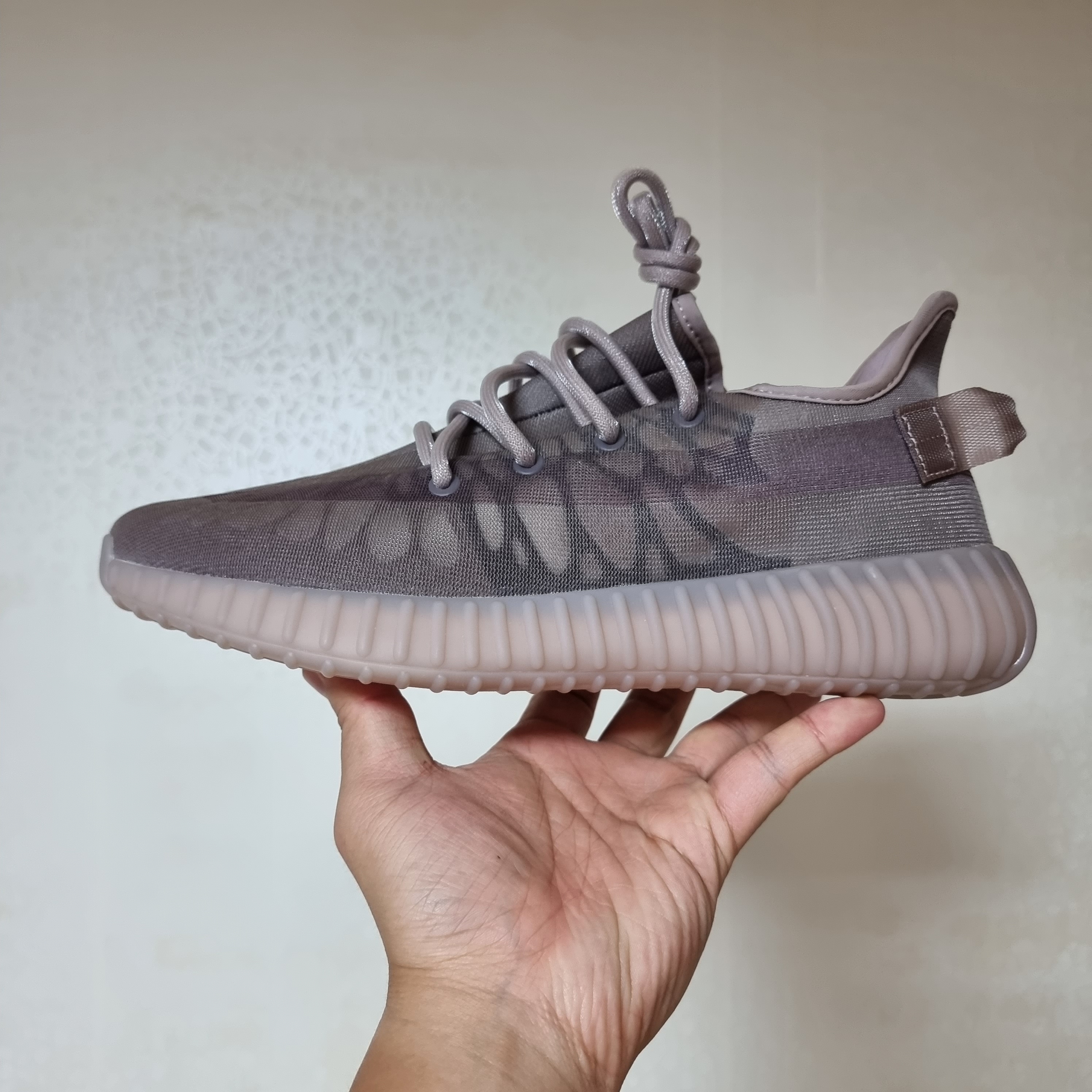 Adidas Yeezy Boost 350 V2 Mono Mist 착용 스타일 - 5
