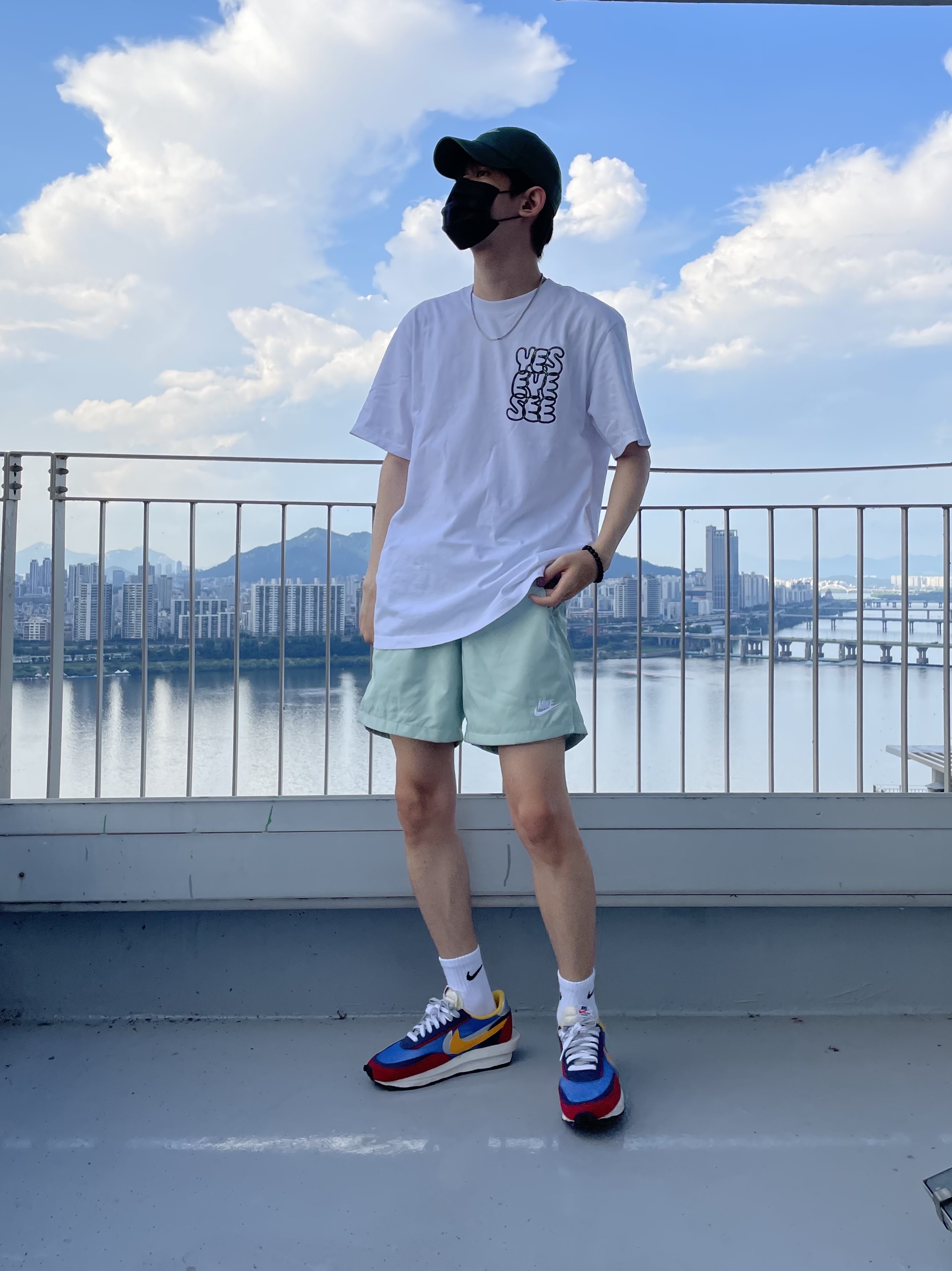 Nike x Sacai LDWaffle Blue Multi 착용 스타일 - 2