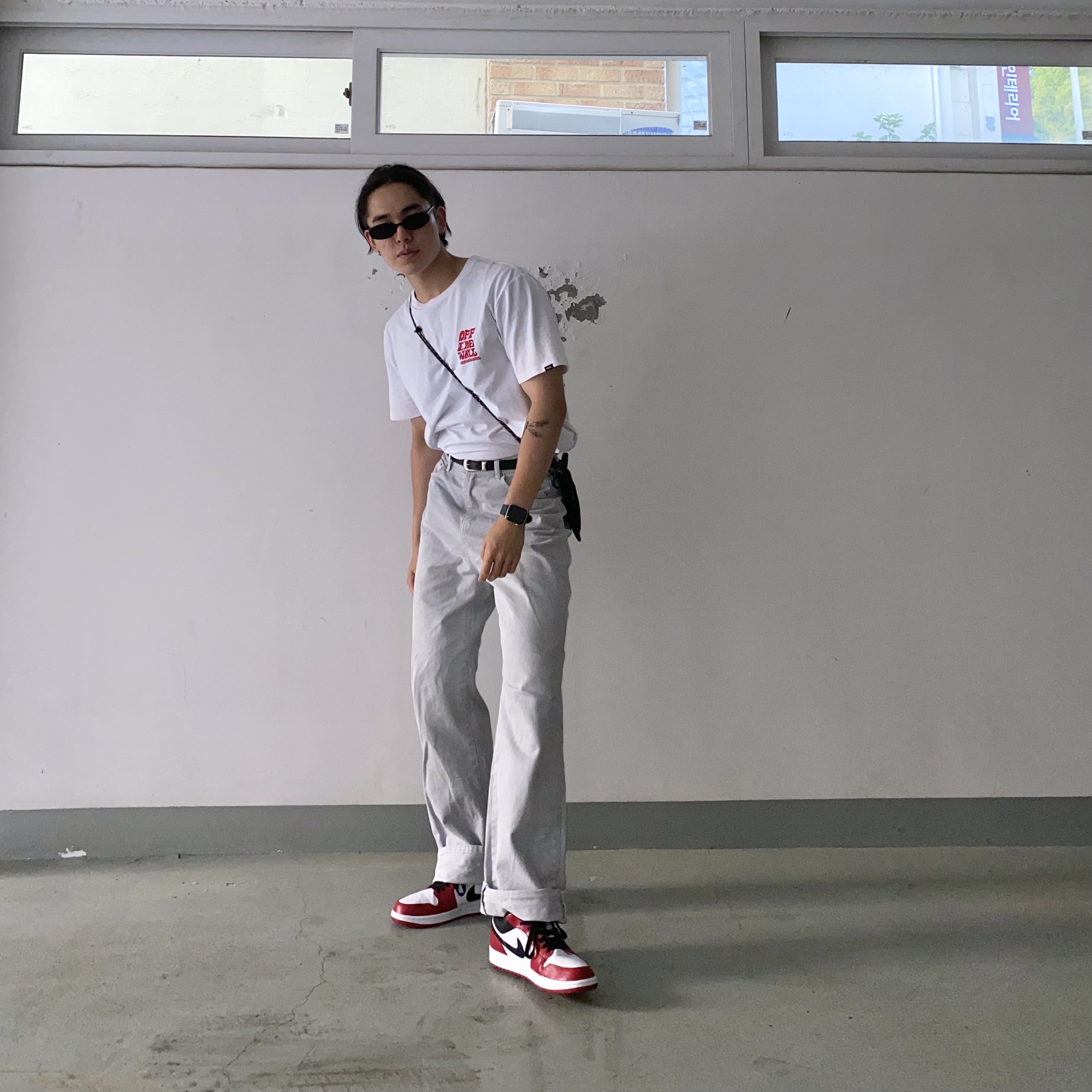 Jordan 1 Low White Red Black 착용 스타일 - 2
