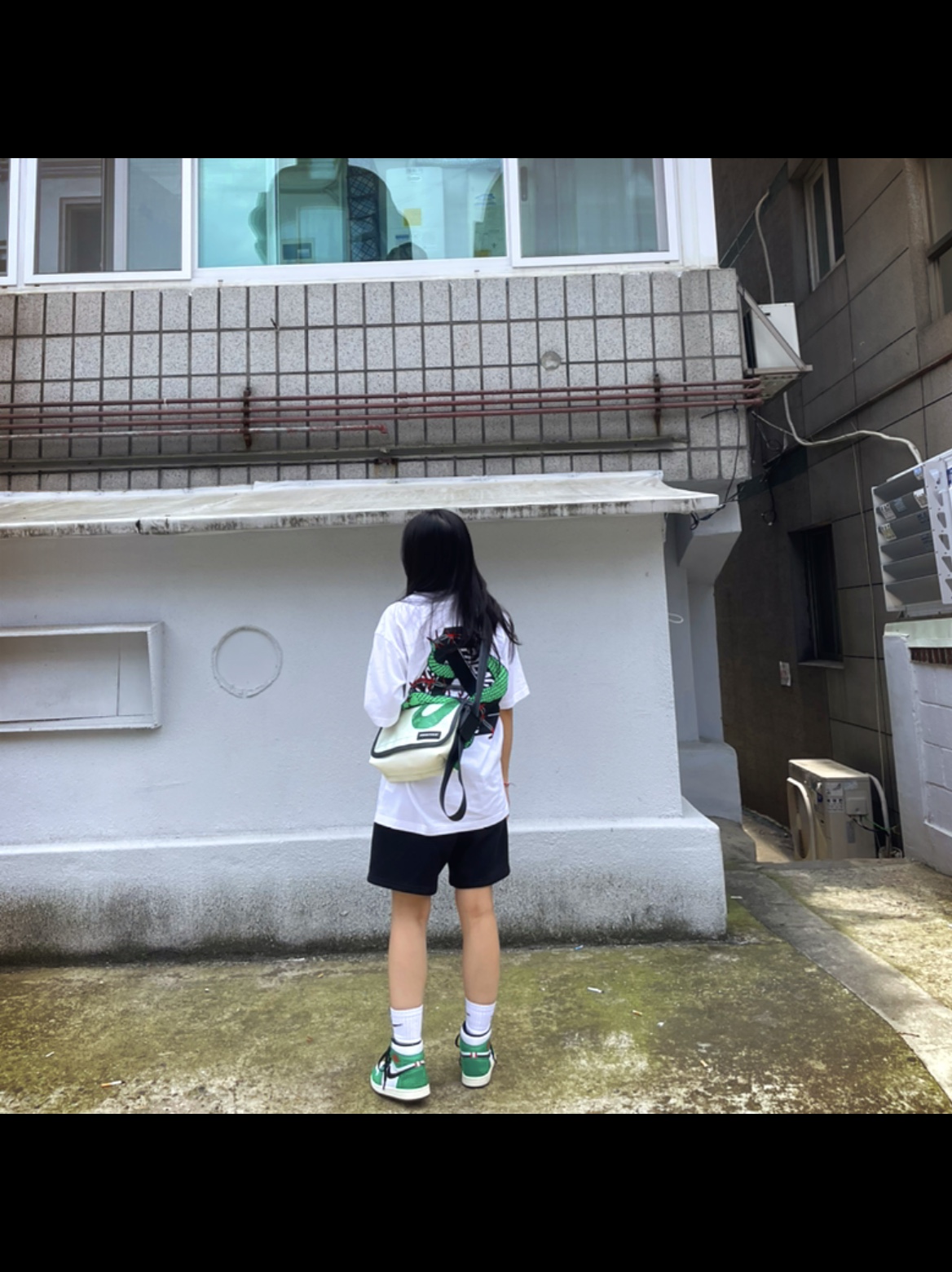 (W) Jordan 1 Retro High OG Lucky Green, Palace Hesh Mit Fresh T-Shirt White - 20SS 착용 스타일