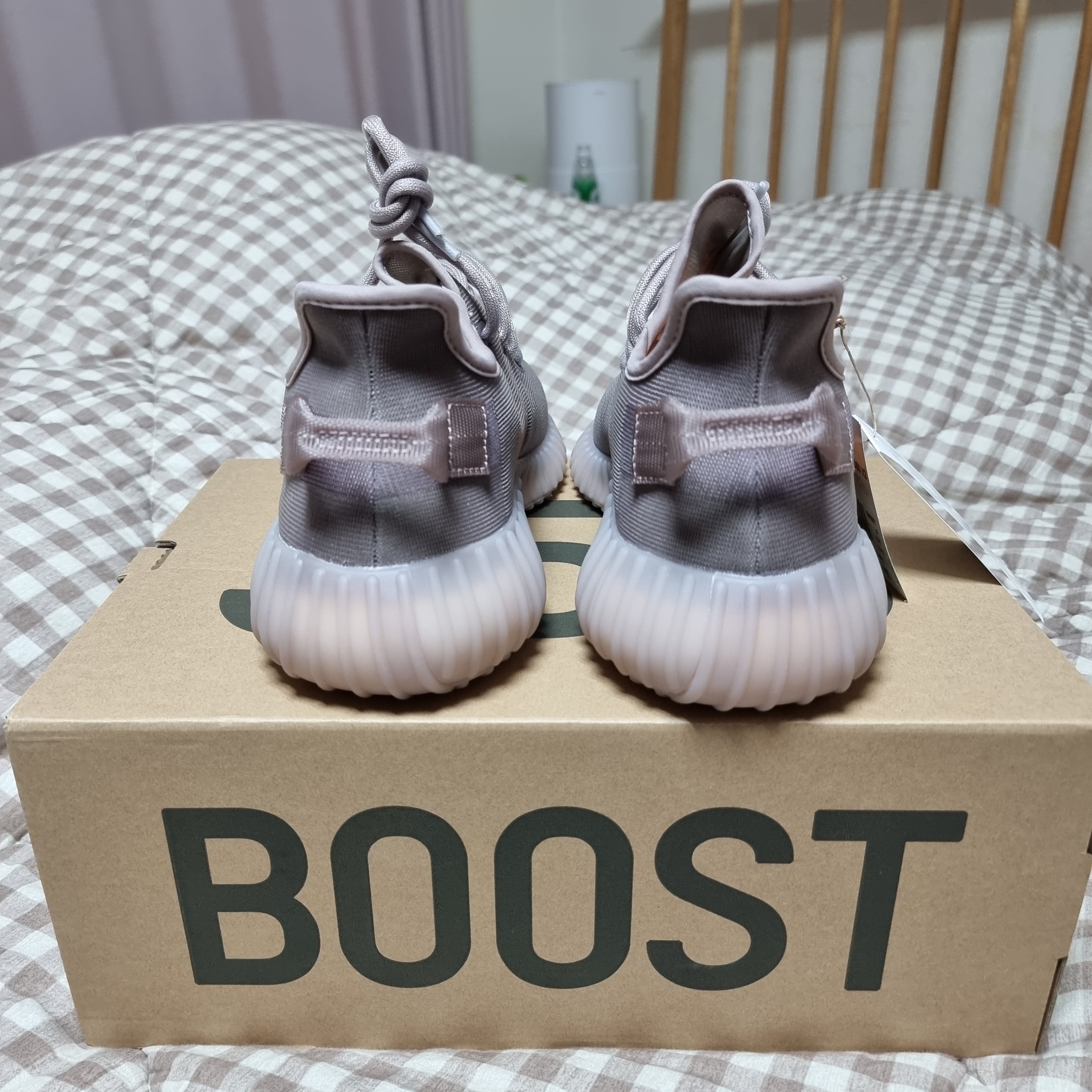 Adidas Yeezy Boost 350 V2 Mono Mist 착용 스타일 - 4