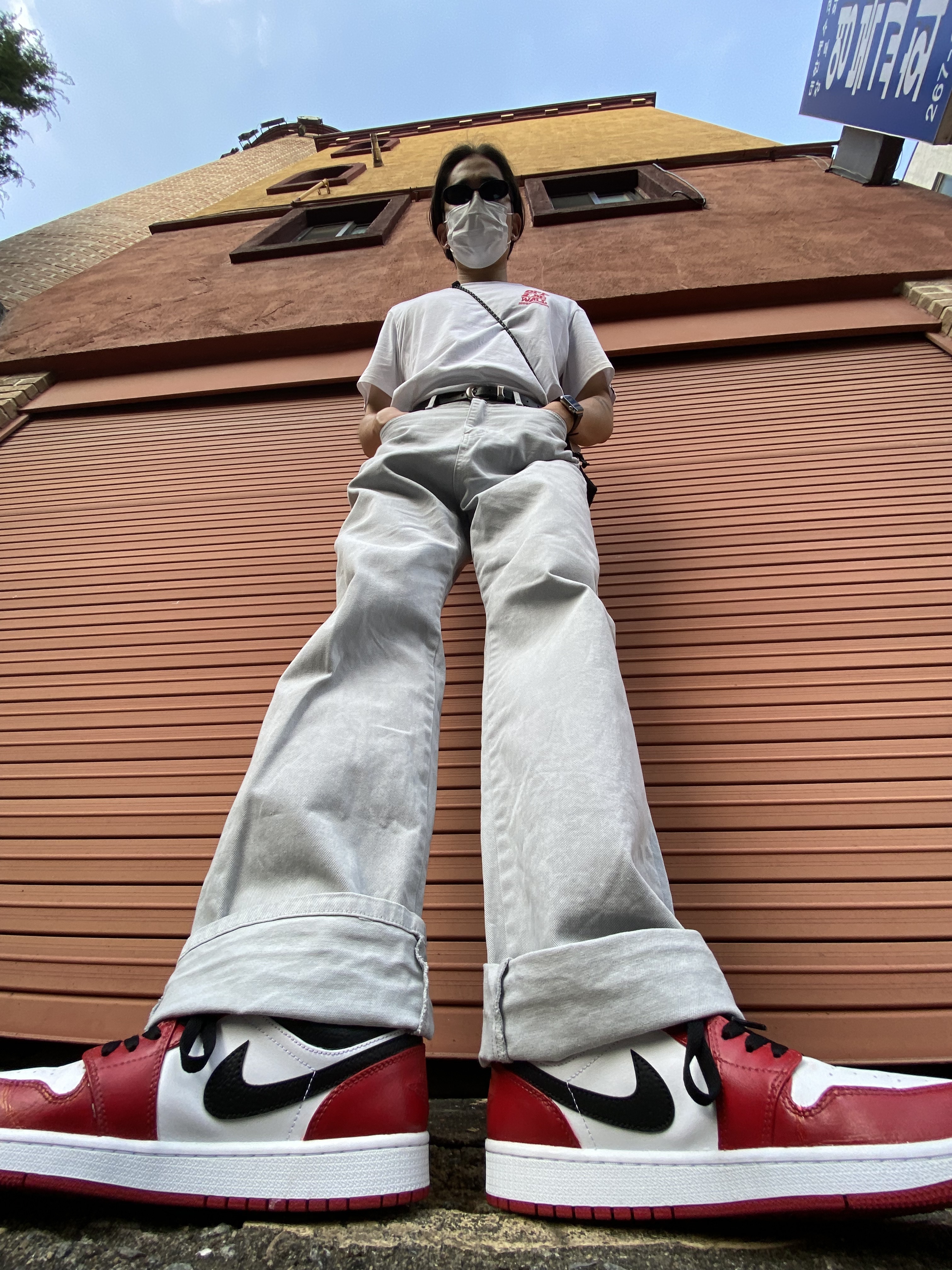 Jordan 1 Low White Red Black 착용 스타일 - 3