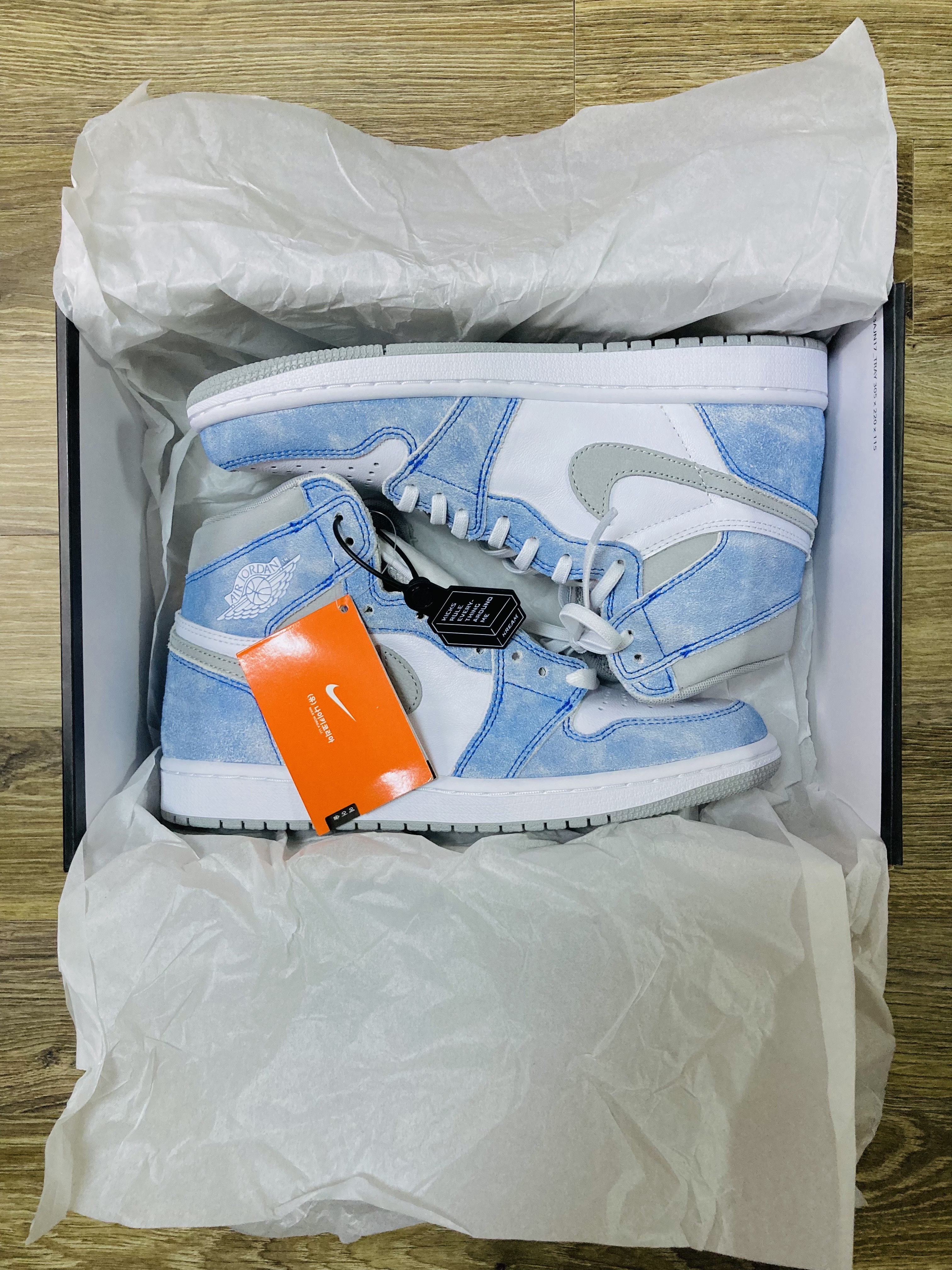 Jordan 1 Retro High OG Hyper Royal 착용 스타일 - 2