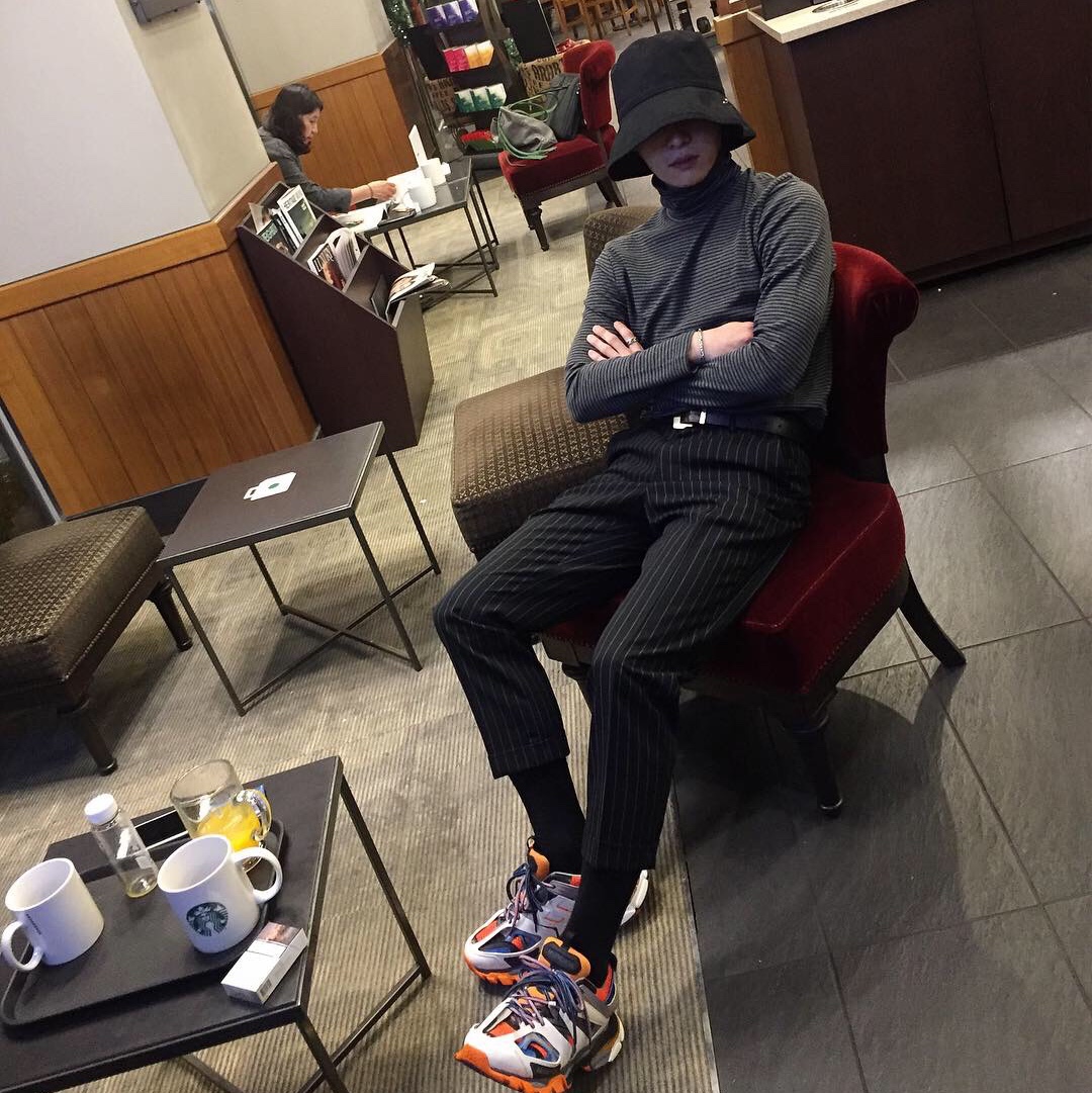 Balenciaga Track Sneakers Orange Grey 착용 스타일 - 1