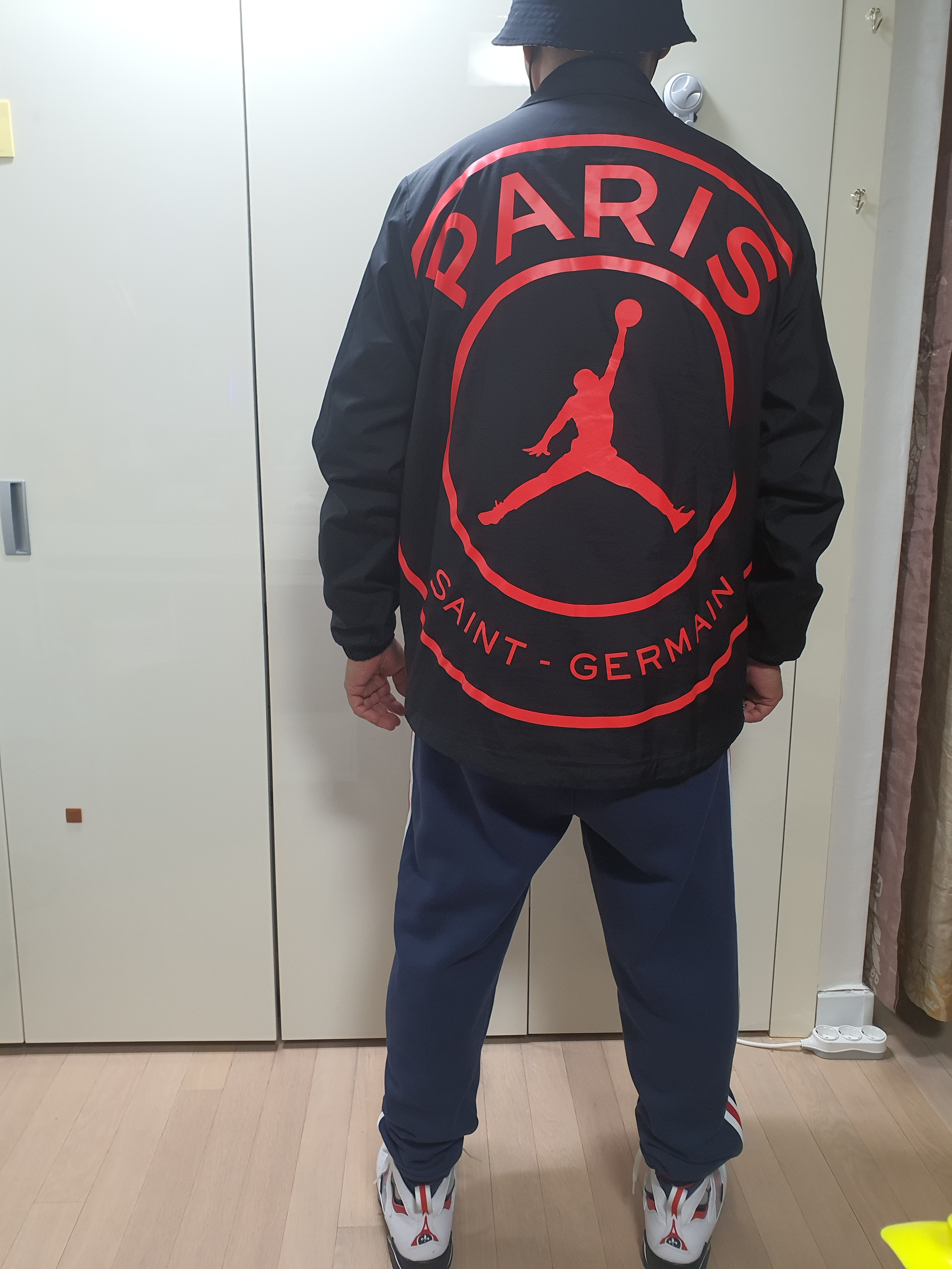 Jordan x Paris Saint-Germain Coach Jacket Black White, Jordan 7 x Paris Saint-Germain Retro 착용 스타일 - 1