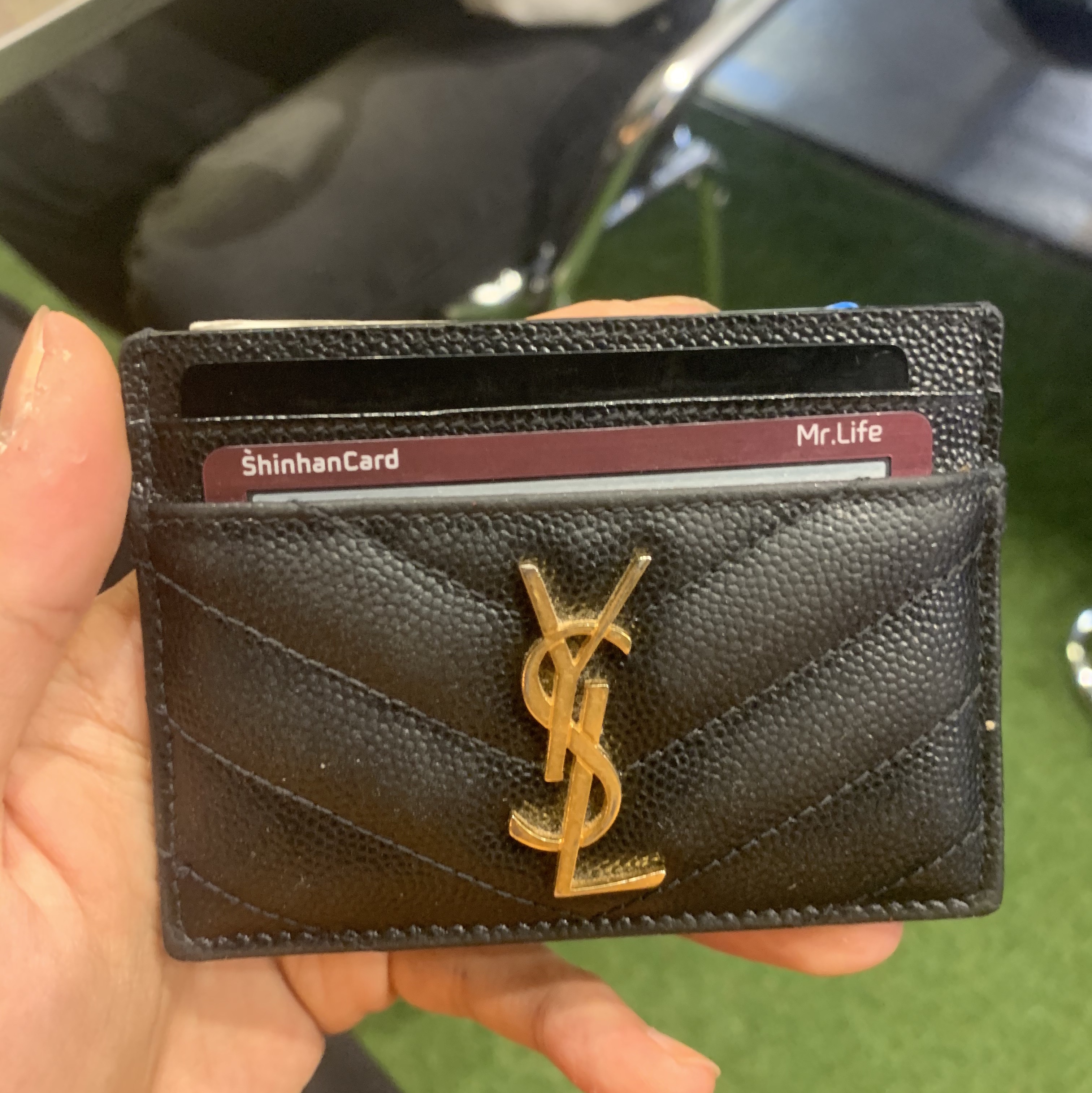 Saint Laurent Monogram Card Case in Smooth Leather Black 착용 스타일