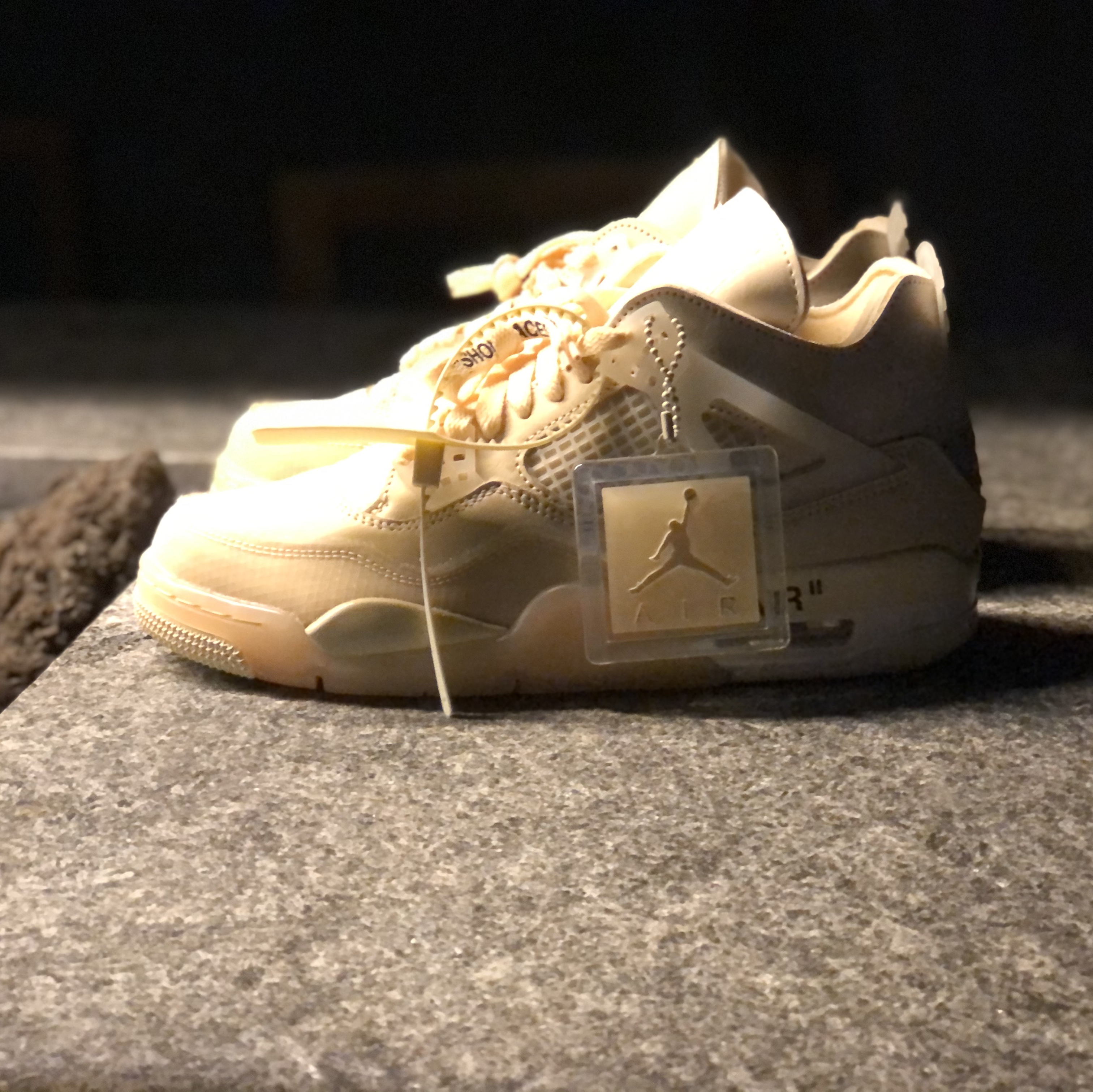 (W) Jordan 4 x Off-White Retro SP Sail 착용 스타일