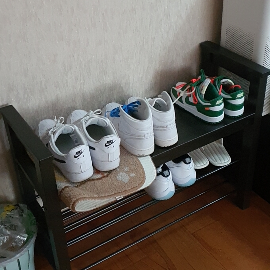 Nike Air Force 1/1 Triple White, Jordan 1 Mid Triple White 2019 착용 스타일