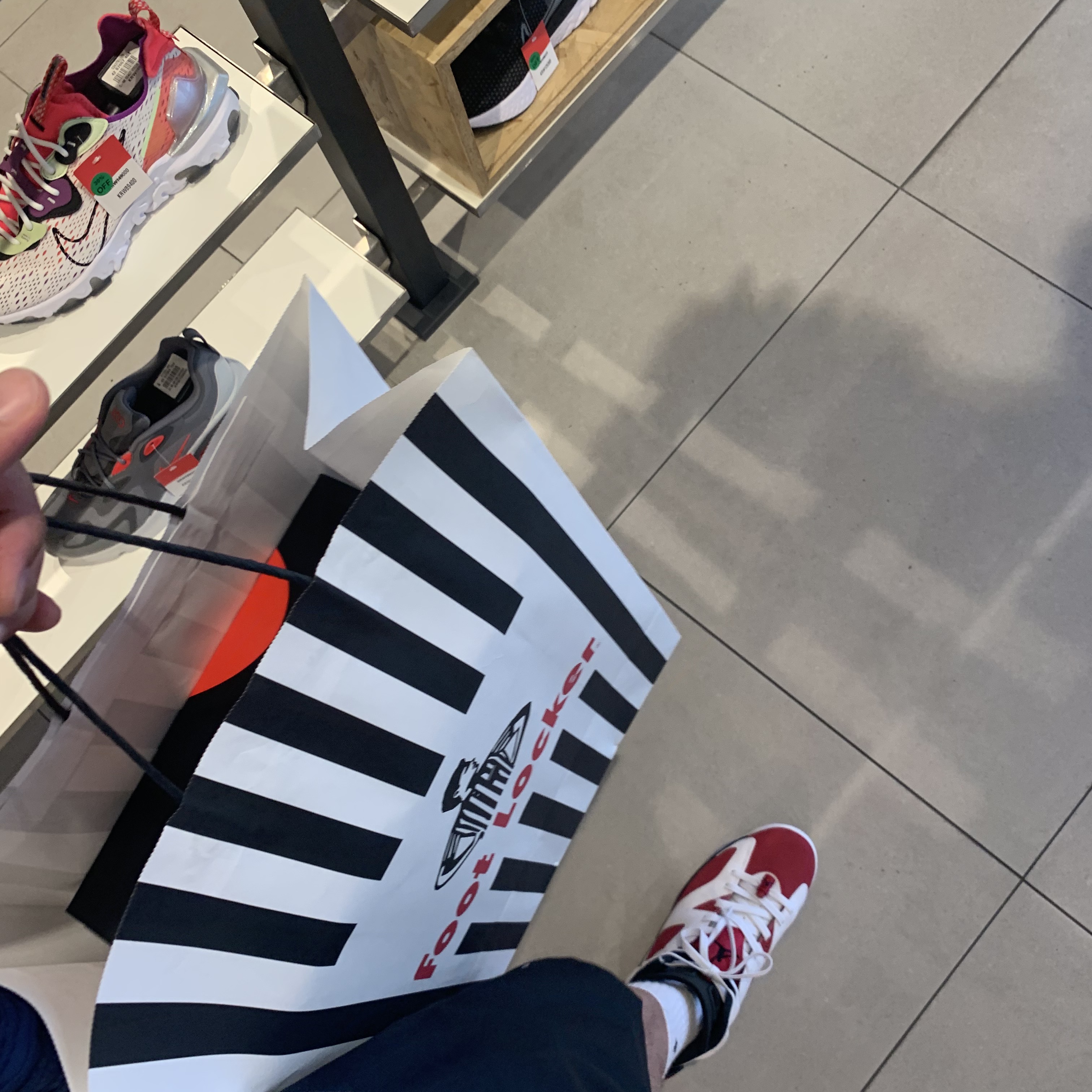 Jordan 1 Retro High OG Hyper Royal, Jordan 6 Retro Carmine 2021 착용 스타일 - 2